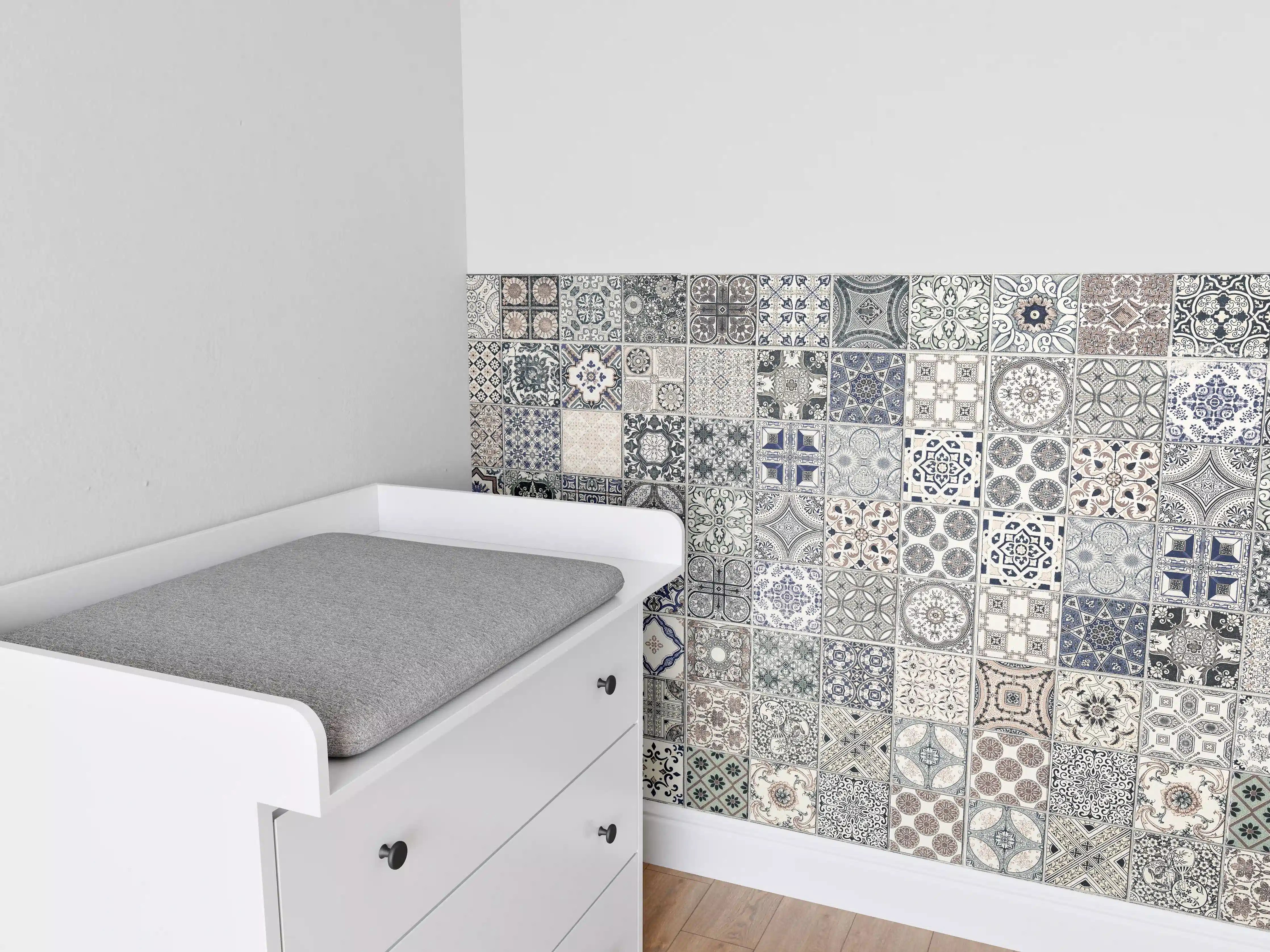 Babyzimmer Wandgestaltung - Keramik-Patchwork im arabischen Stil