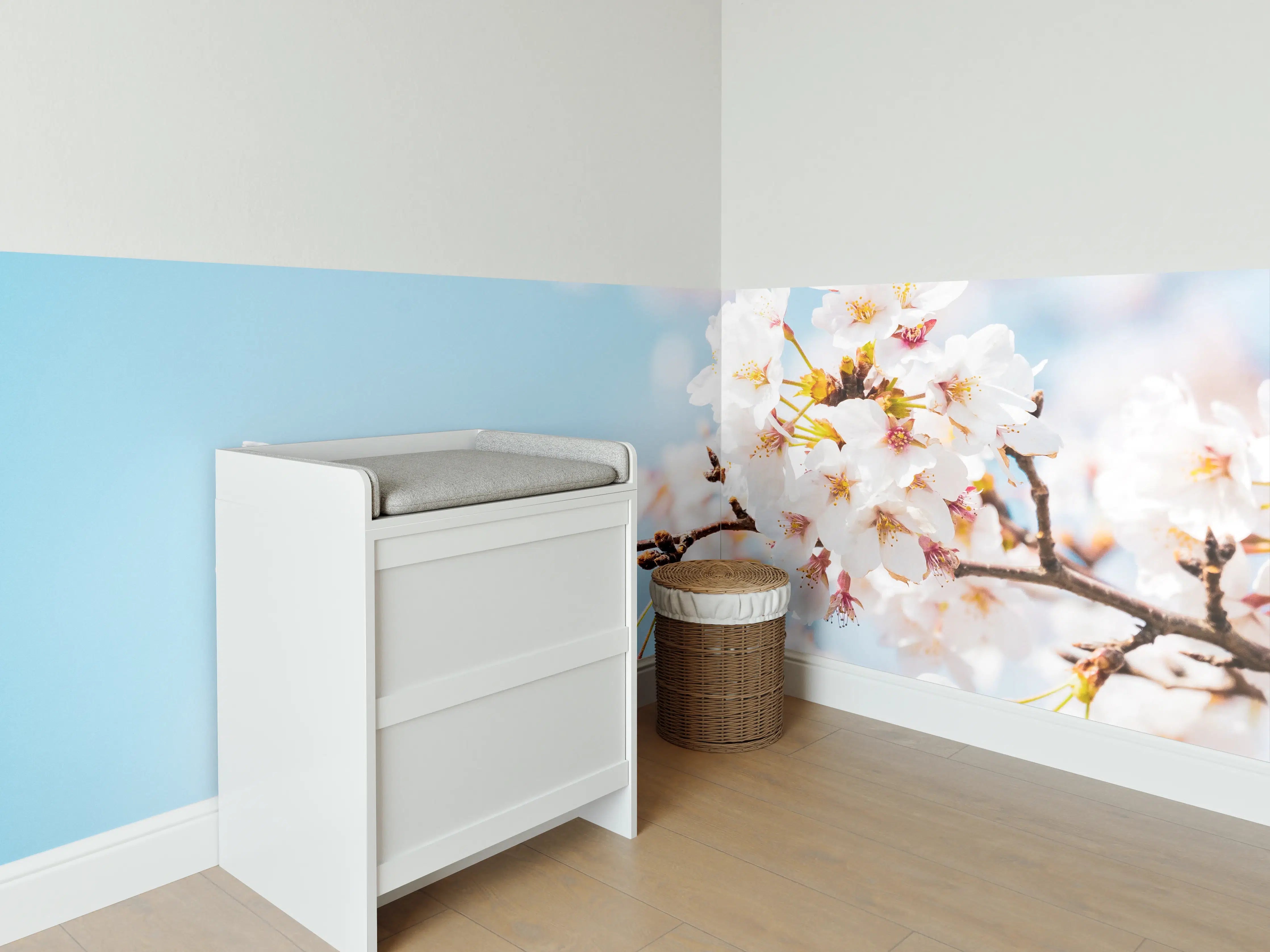 Babyzimmer Wandgestaltung - Kirschblüten in voller Blüte