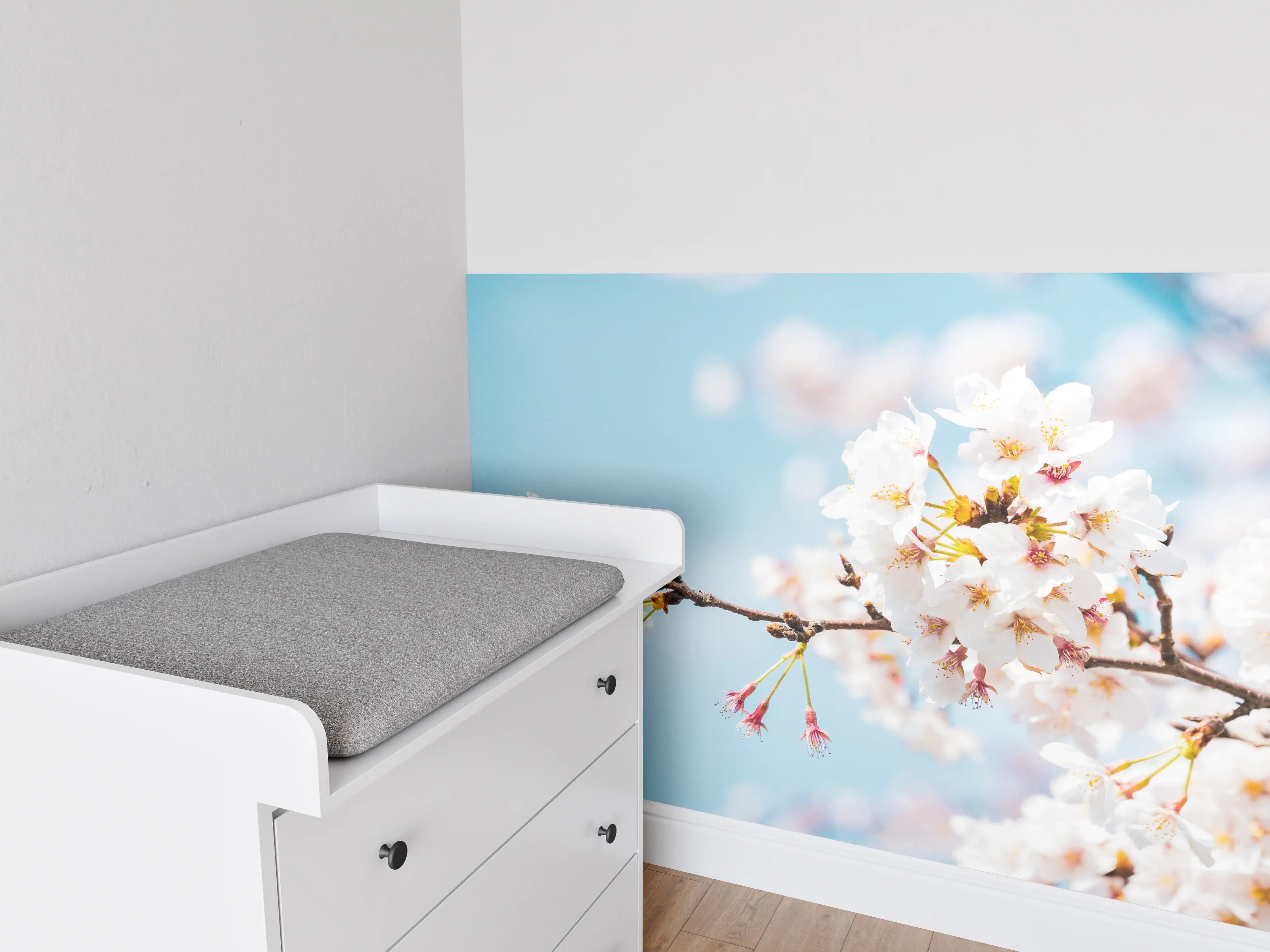 Babyzimmer Wandgestaltung - Kirschblüten in voller Blüte