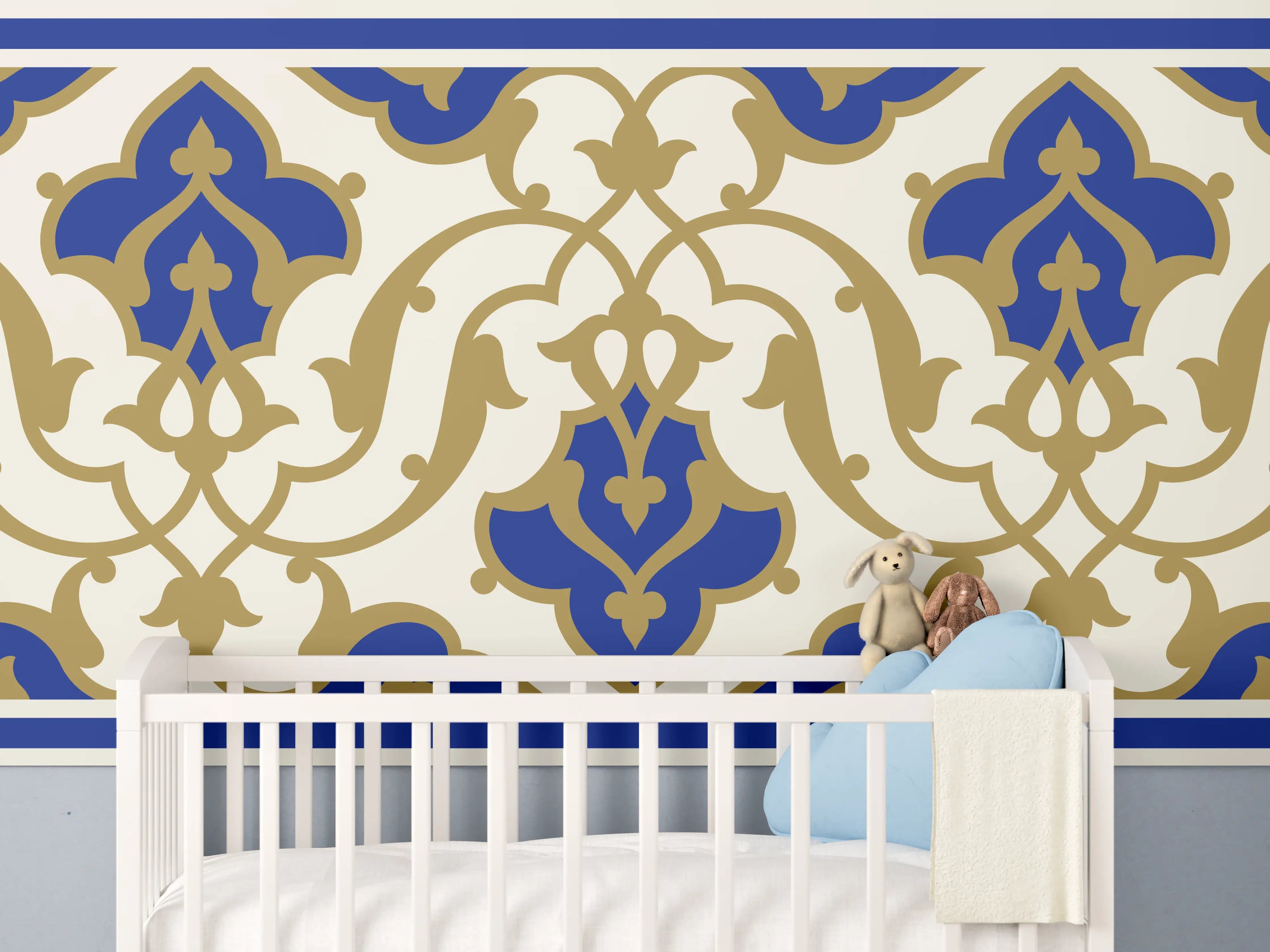 Babyzimmer Wandgestaltung - Klassisches Fliesenmuster in Blautönen mit Goldakzenten