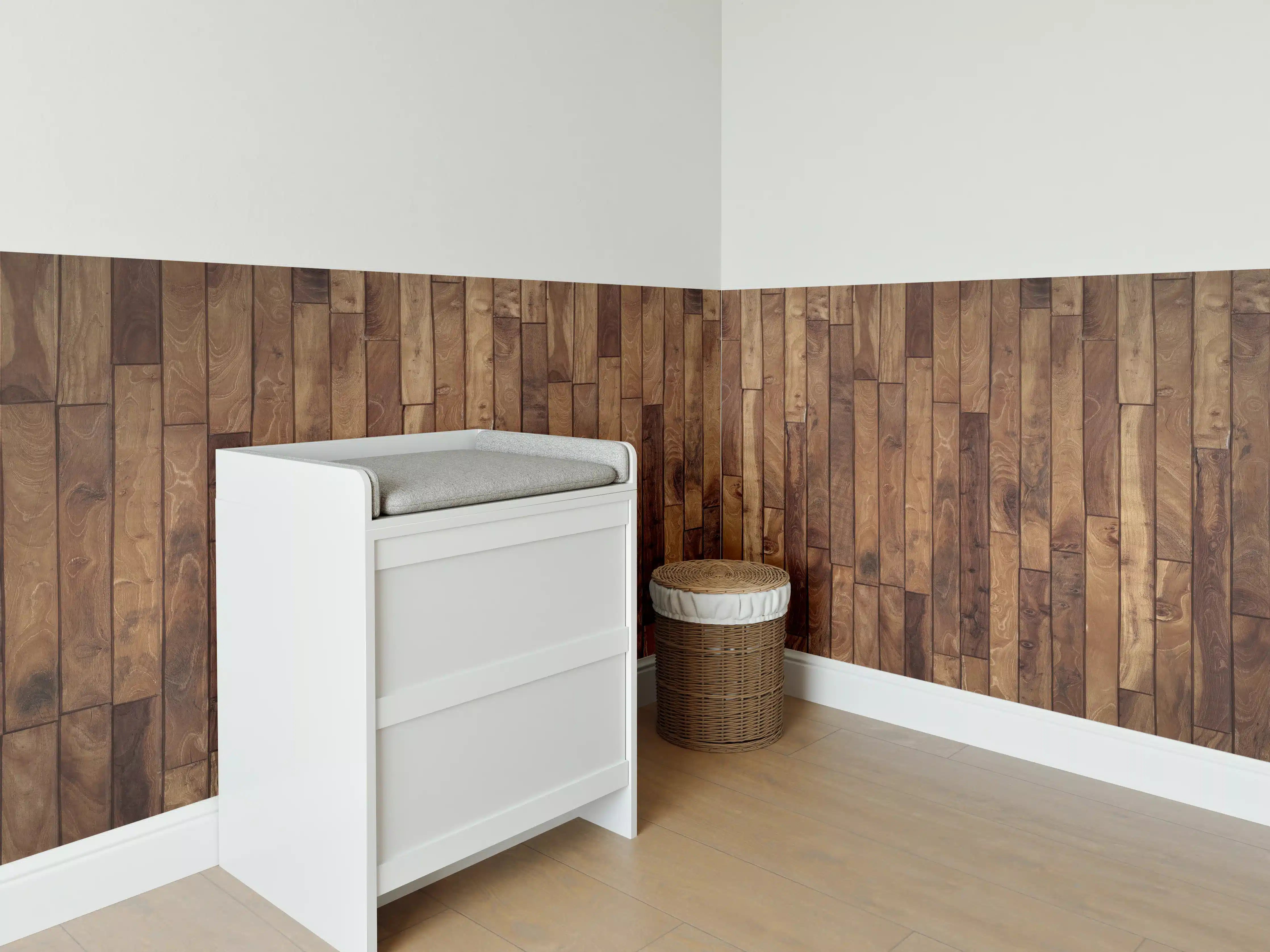 Babyzimmer Wandgestaltung - Kleine Kiefernholzstücke
