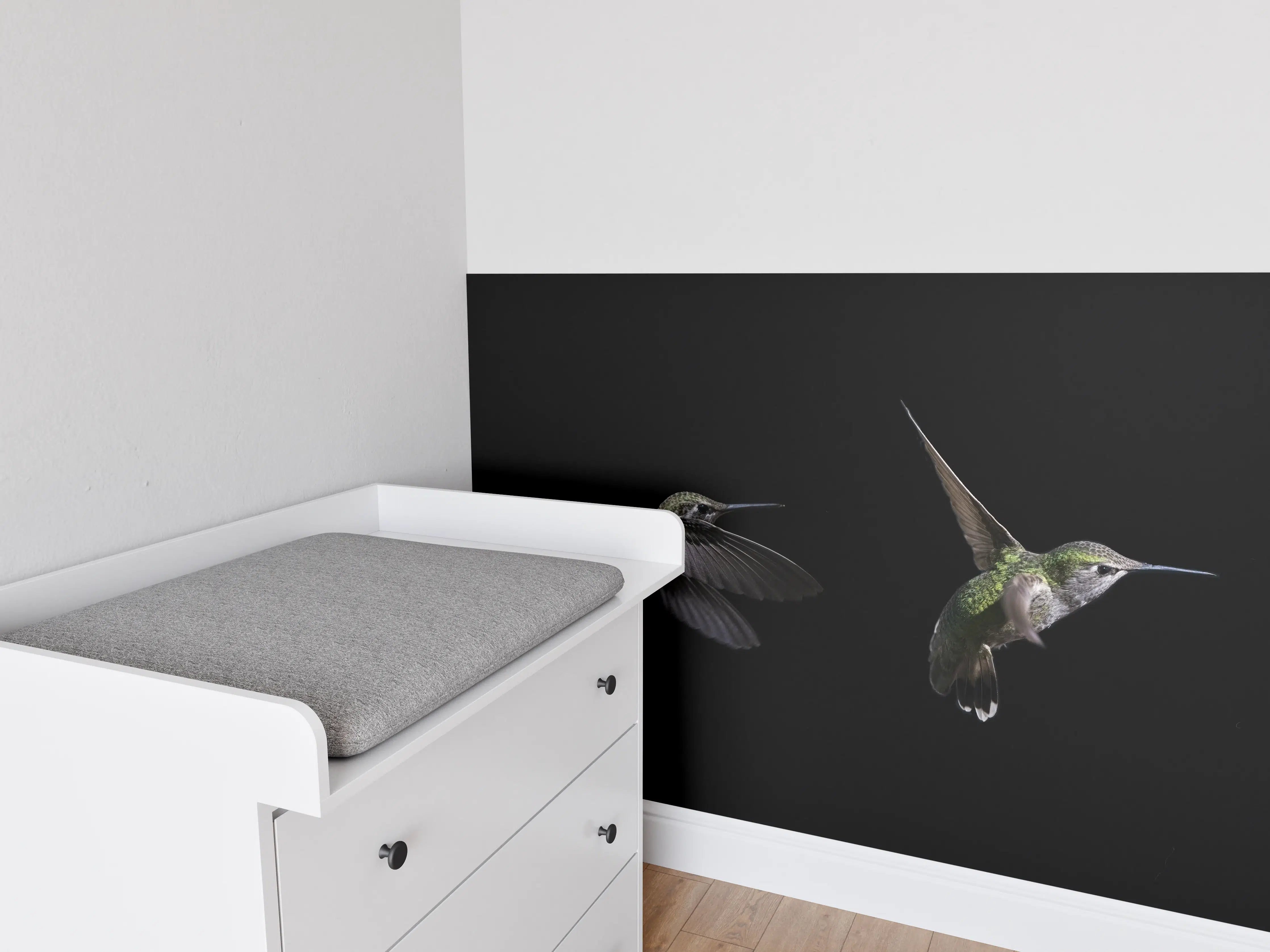 Babyzimmer Wandgestaltung - Kolibri beim Fressen der Aloe Vera-Blüte
