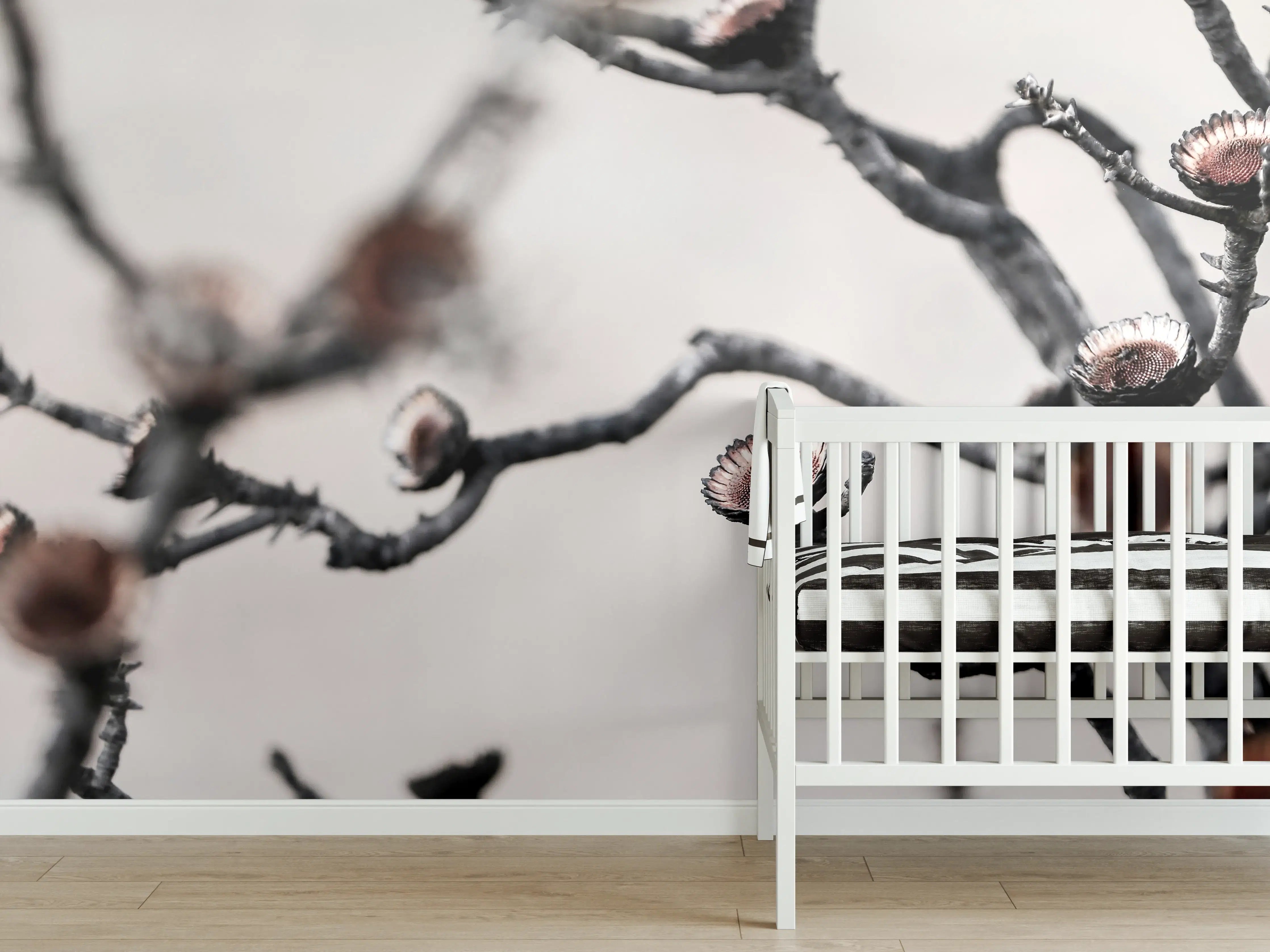Babyzimmer Wandgestaltung - Kontrastreiches Ast-Motiv
