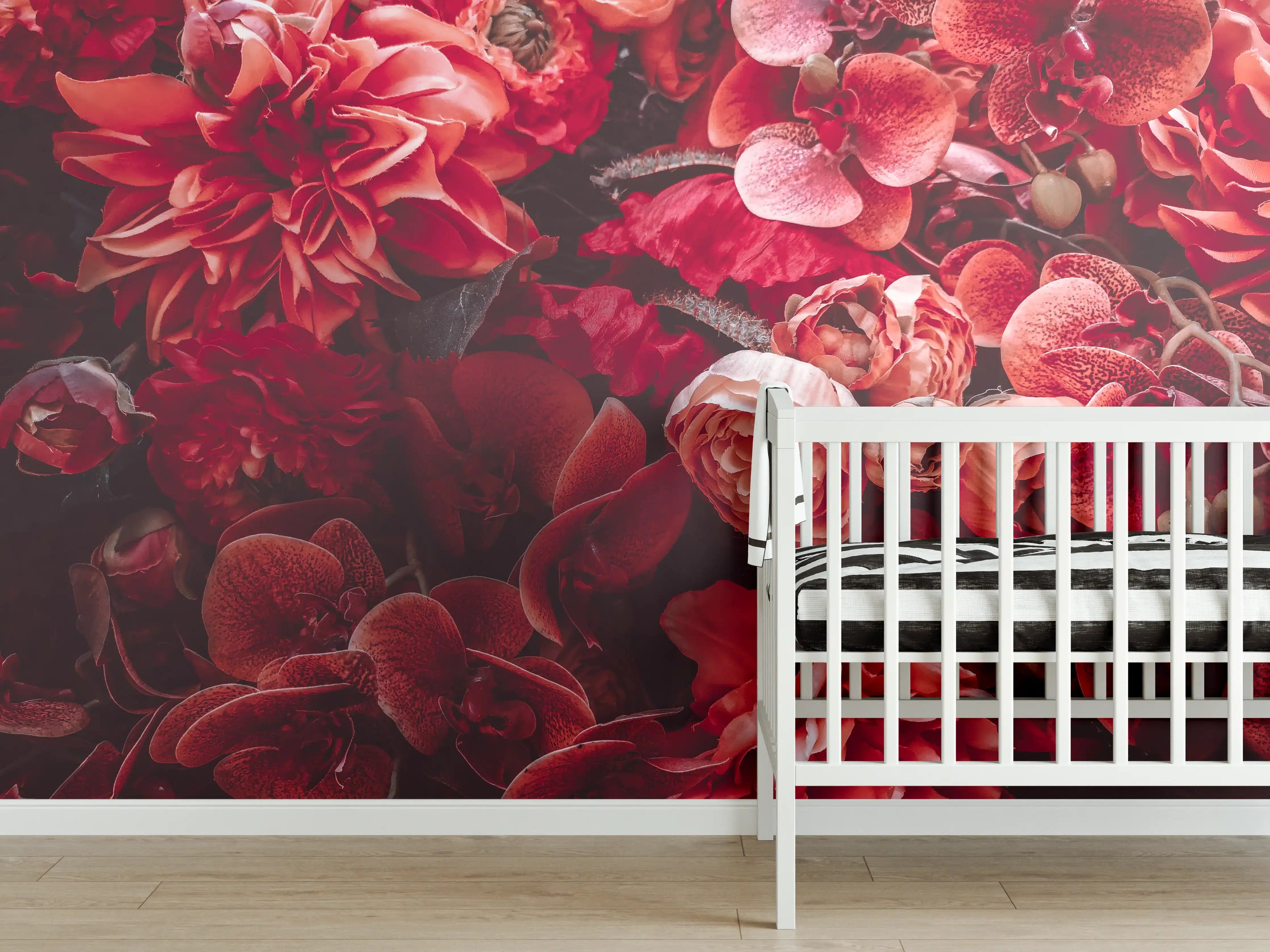 Babyzimmer Wandgestaltung - Künstliche rötliche Blumen