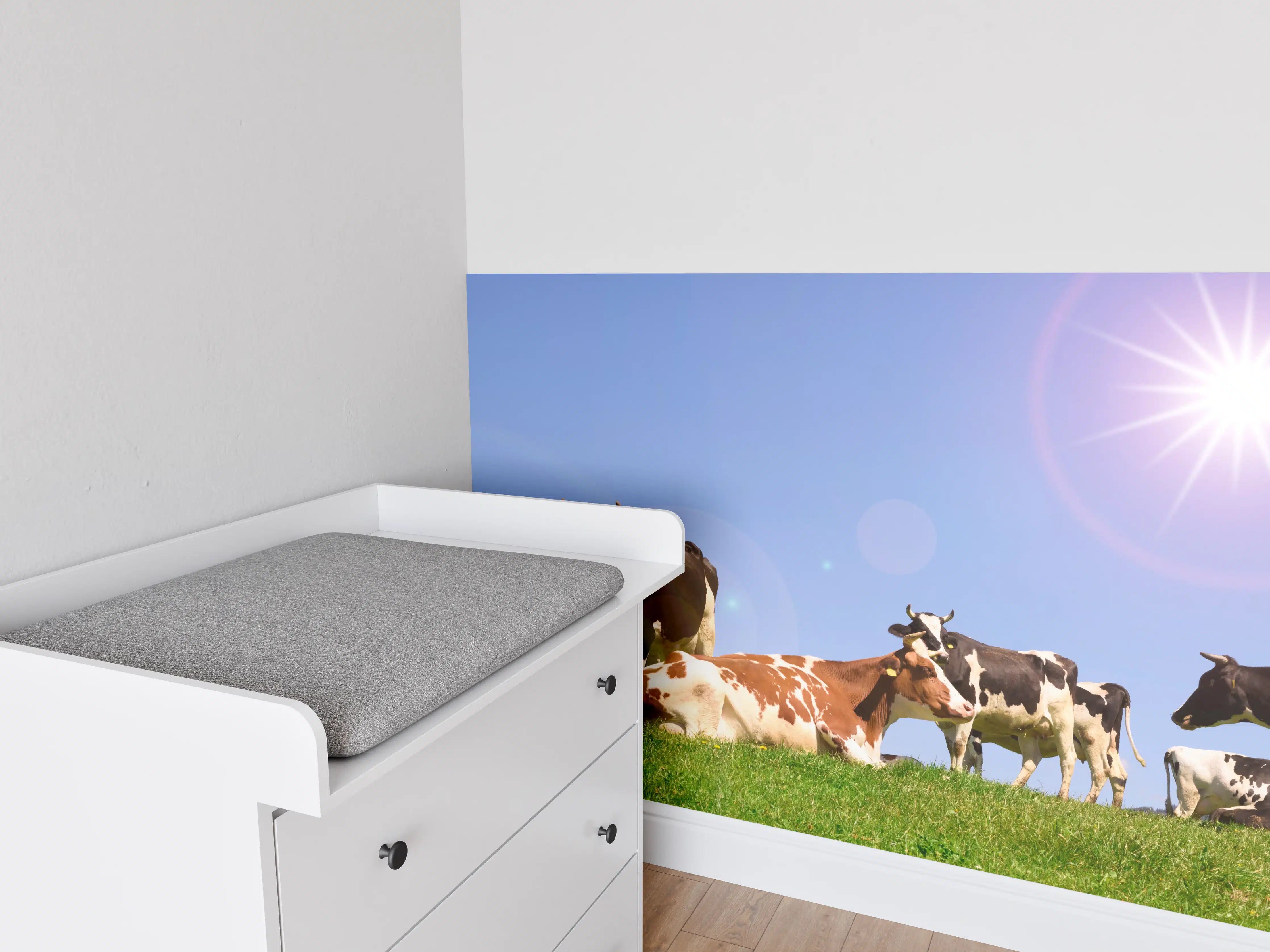 Babyzimmer Wandgestaltung - Kuhherde auf grüner Wiese