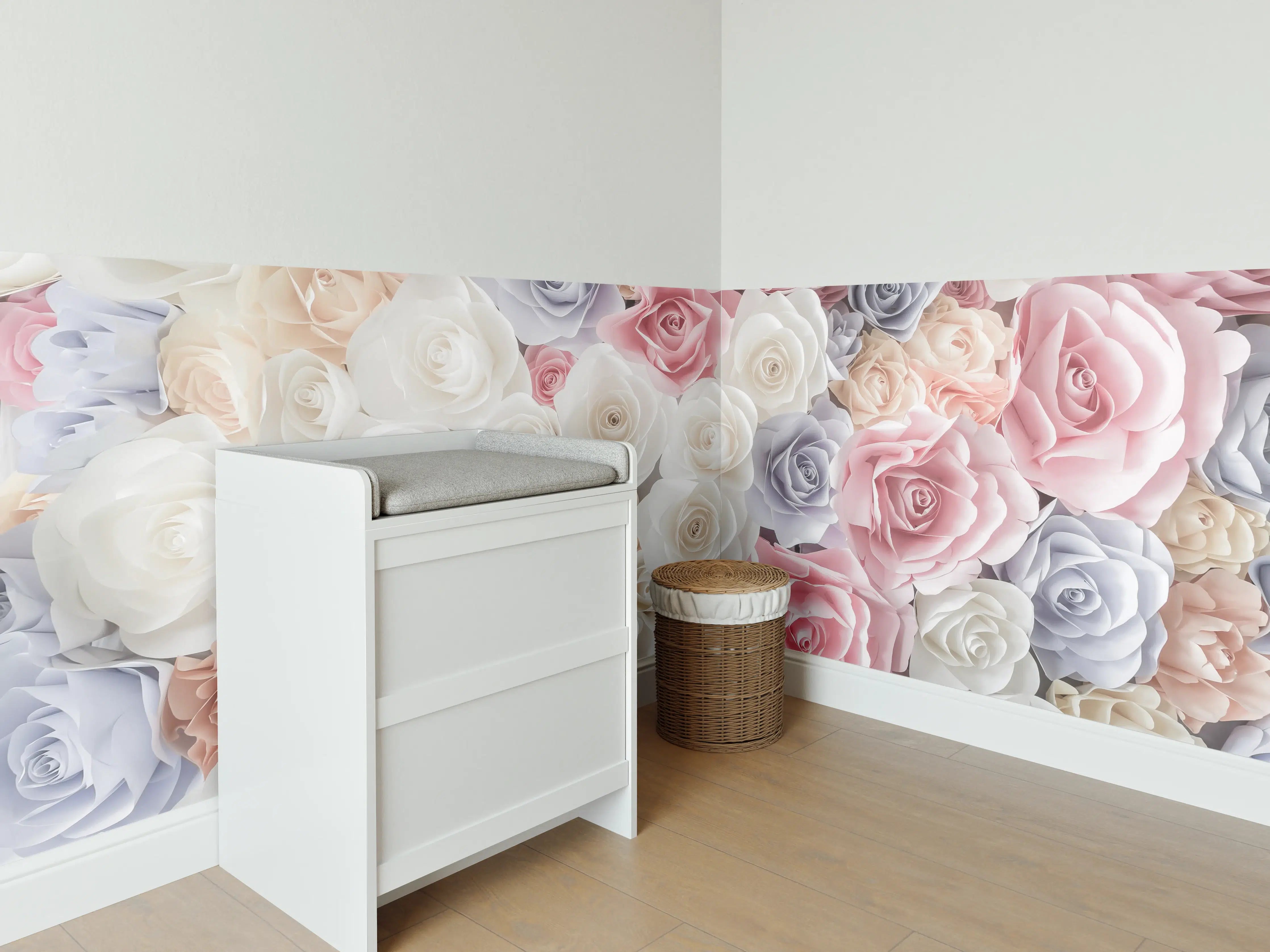 Babyzimmer Wandgestaltung - Kulisse aus bunten Papierrosen