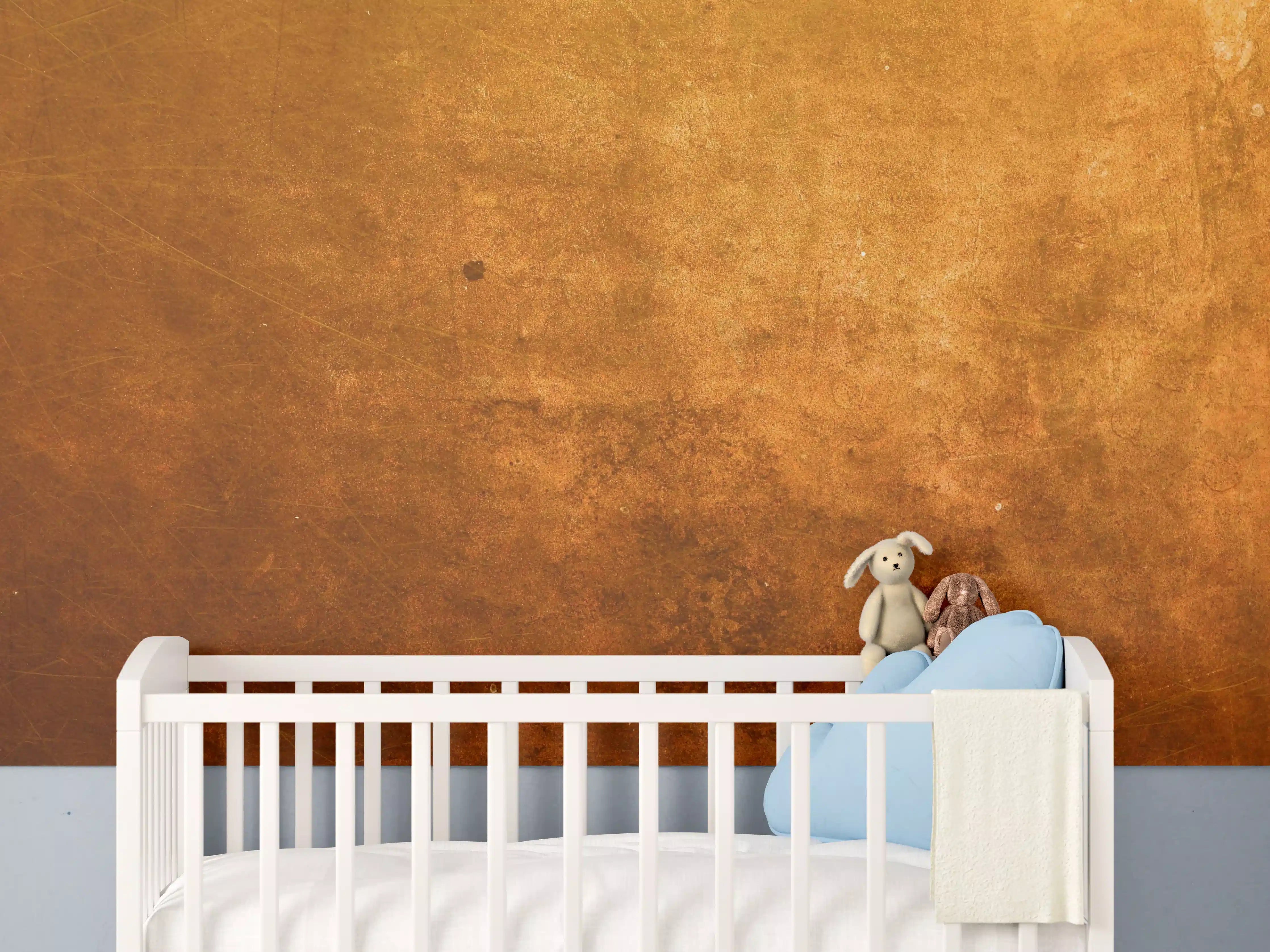 Babyzimmer Wandgestaltung - Kupferartige Metalloberfläche mit rostigen Akzenten