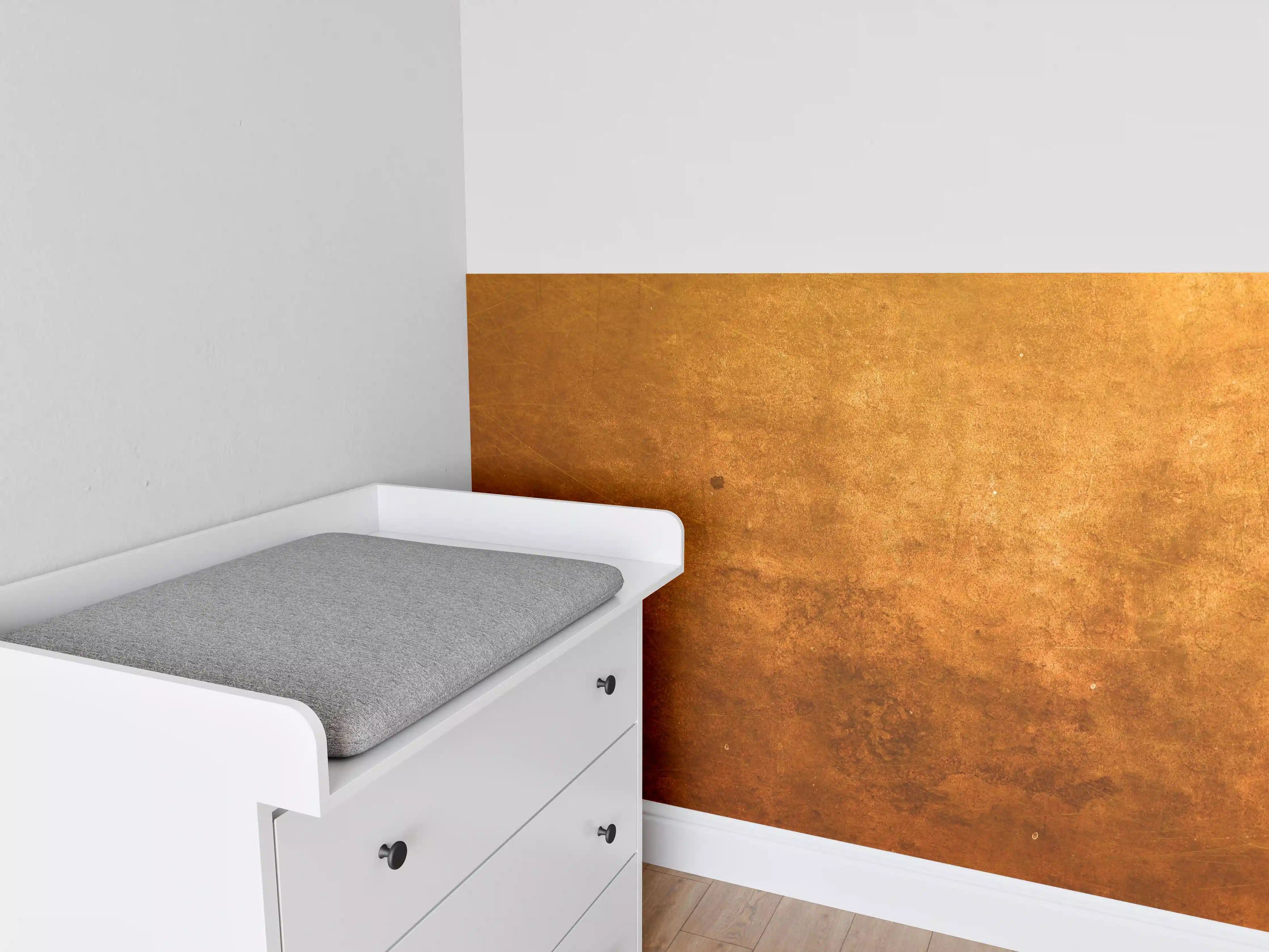 Babyzimmer Wandgestaltung - Kupferartige Metalloberfläche mit rostigen Akzenten