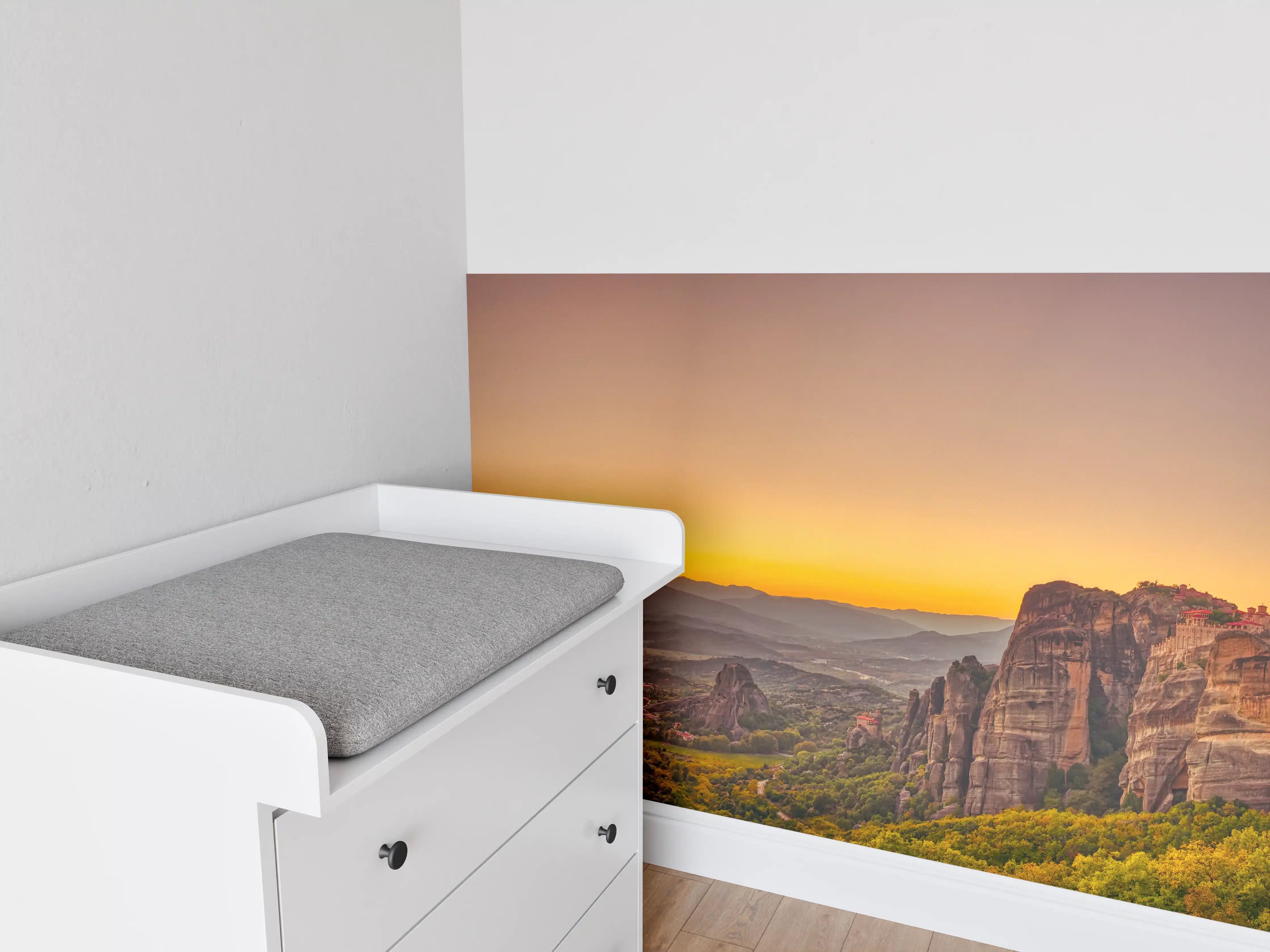 Babyzimmer Wandgestaltung - Landschaft mit Klöstern und Felsformationen