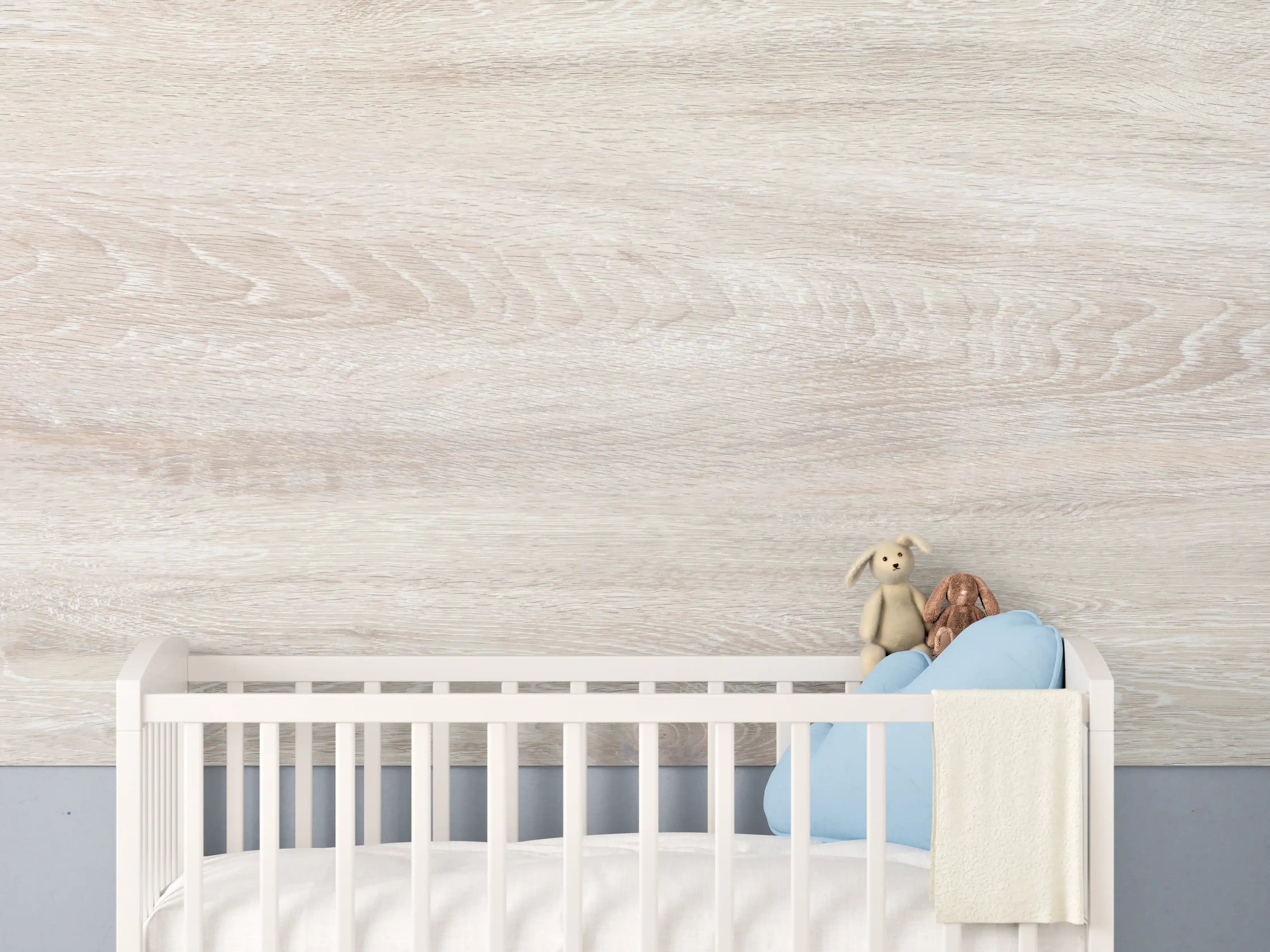 Babyzimmer Wandgestaltung - Lange beige Holzplatte