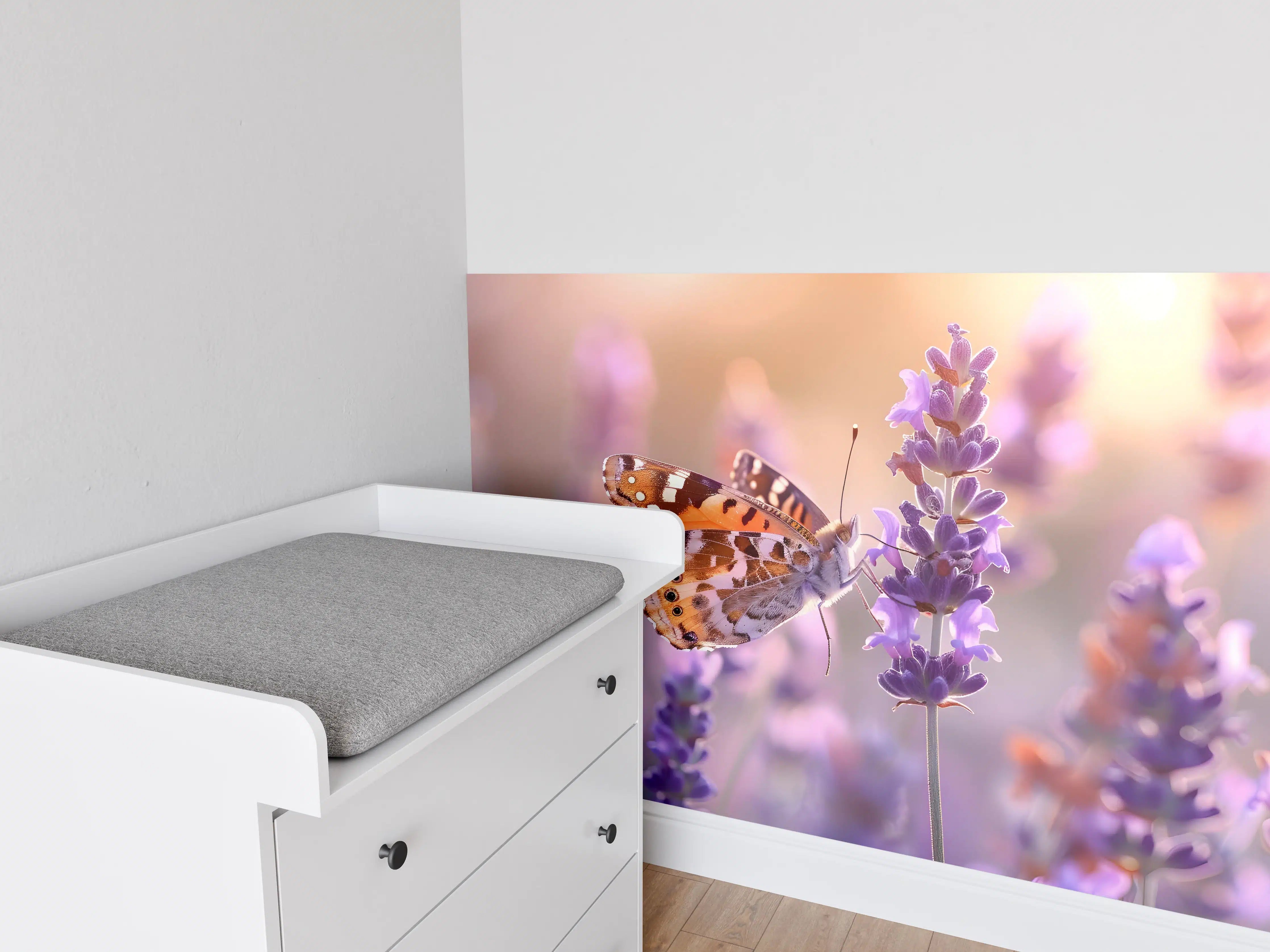 Babyzimmer Wandgestaltung - Lavendel-Schmetterling in Pastell
