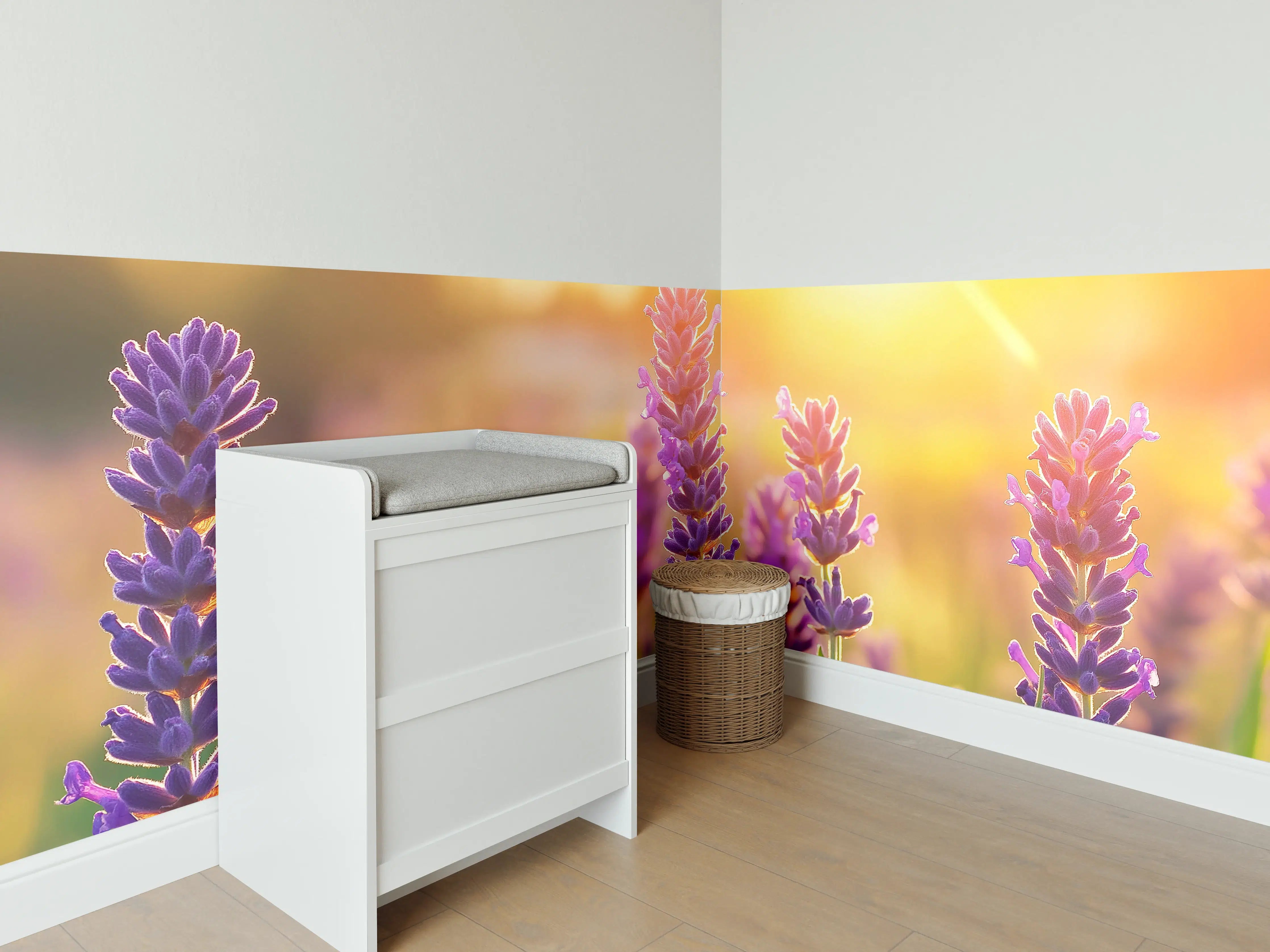 Babyzimmer Wandgestaltung - Lavendel in goldenem Abendlicht