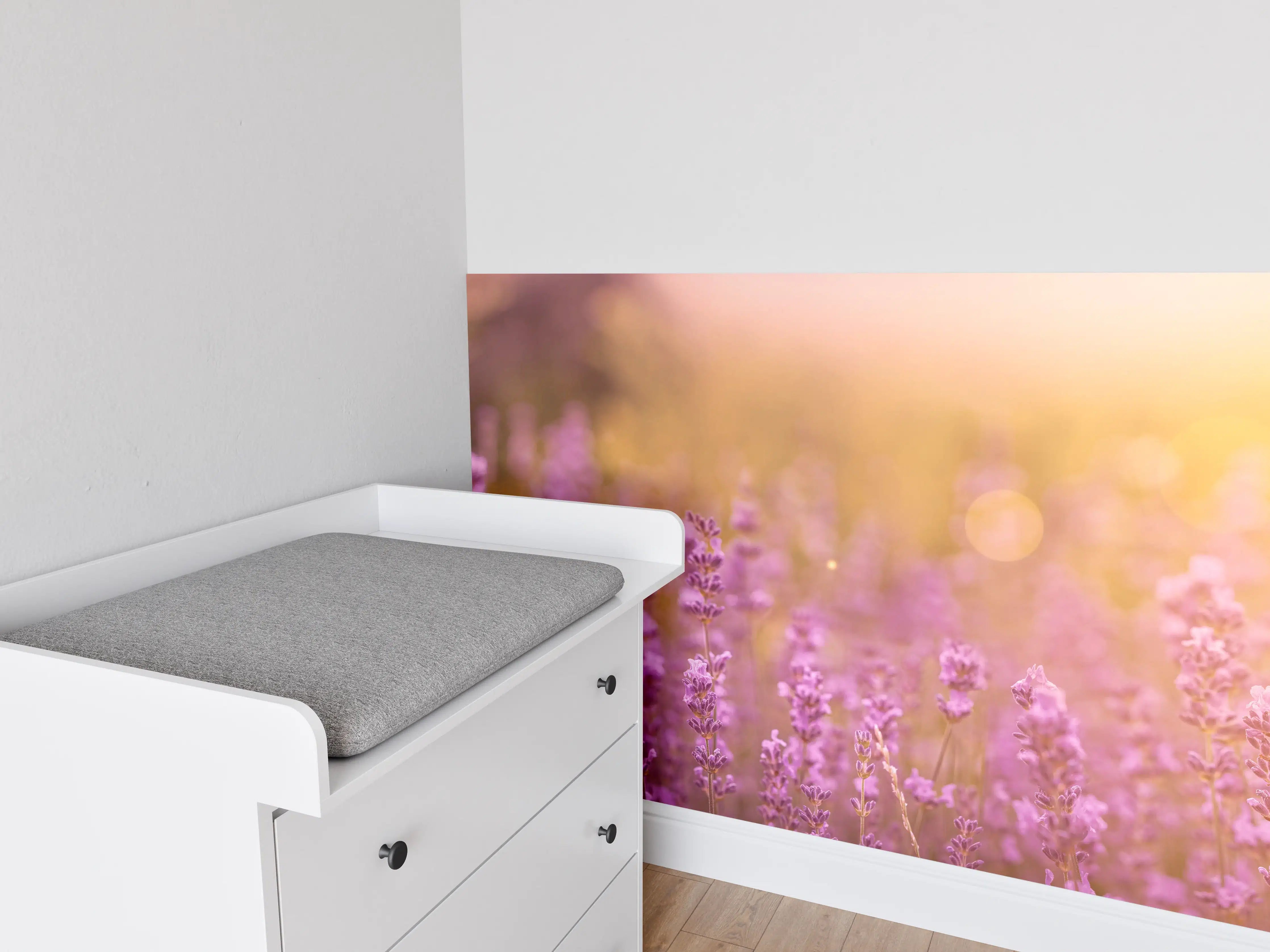 Babyzimmer Wandgestaltung - Lavendelfeld im warmen Abendlicht