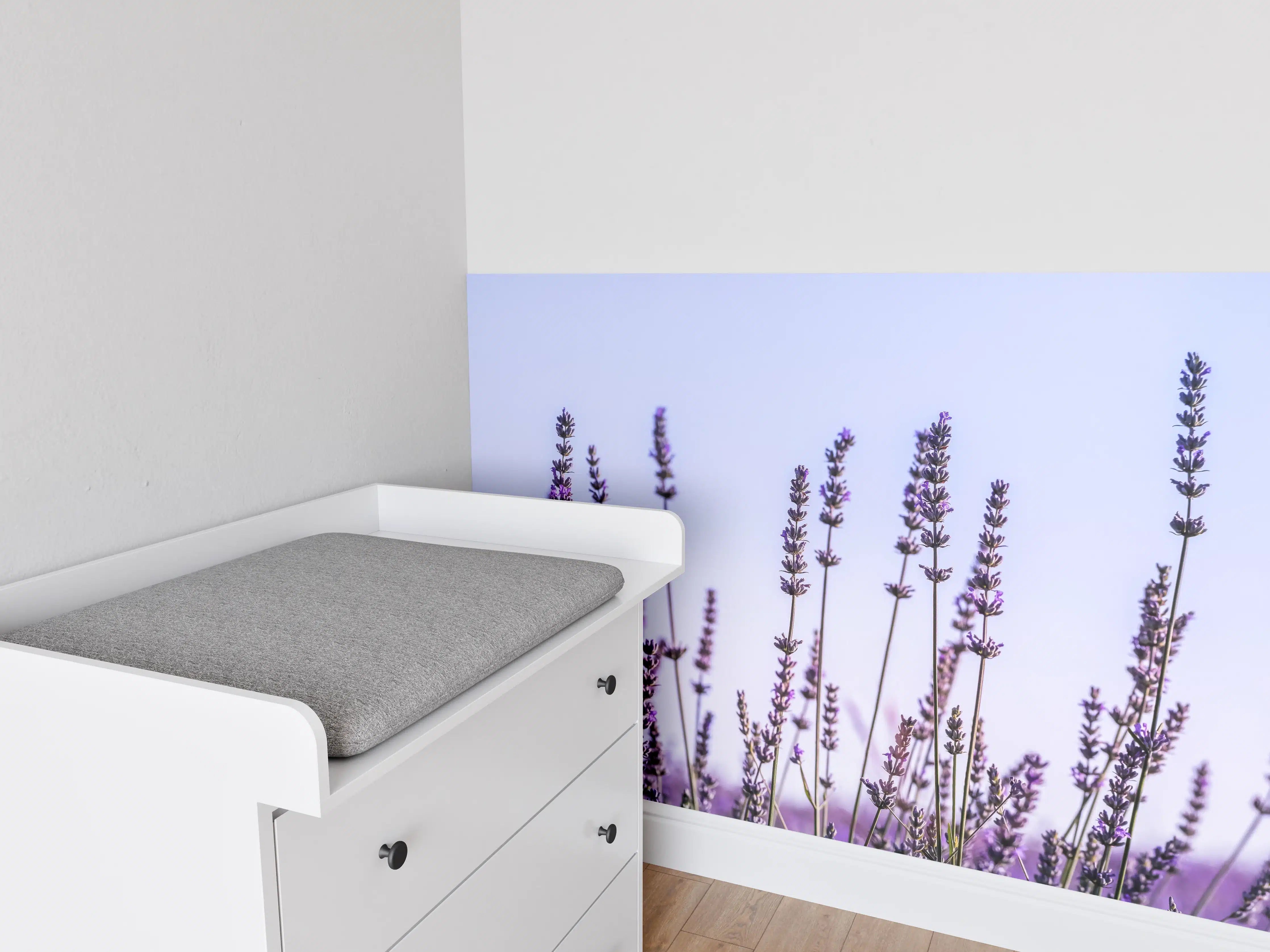 Babyzimmer Wandgestaltung - Lavendelfeld in Lila-Blau