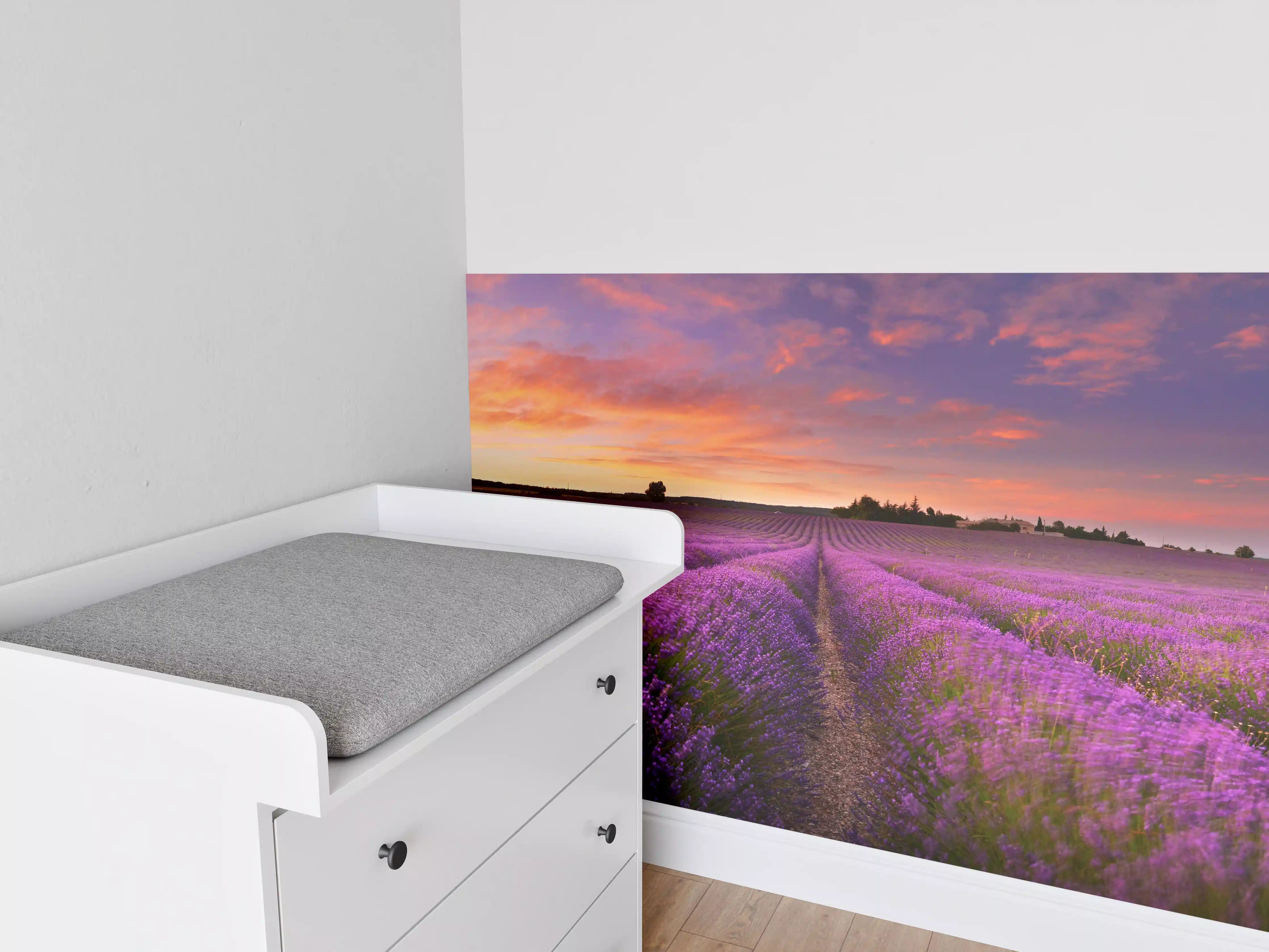 Babyzimmer Wandgestaltung - Lavendelfeld in der Morgendämmerung