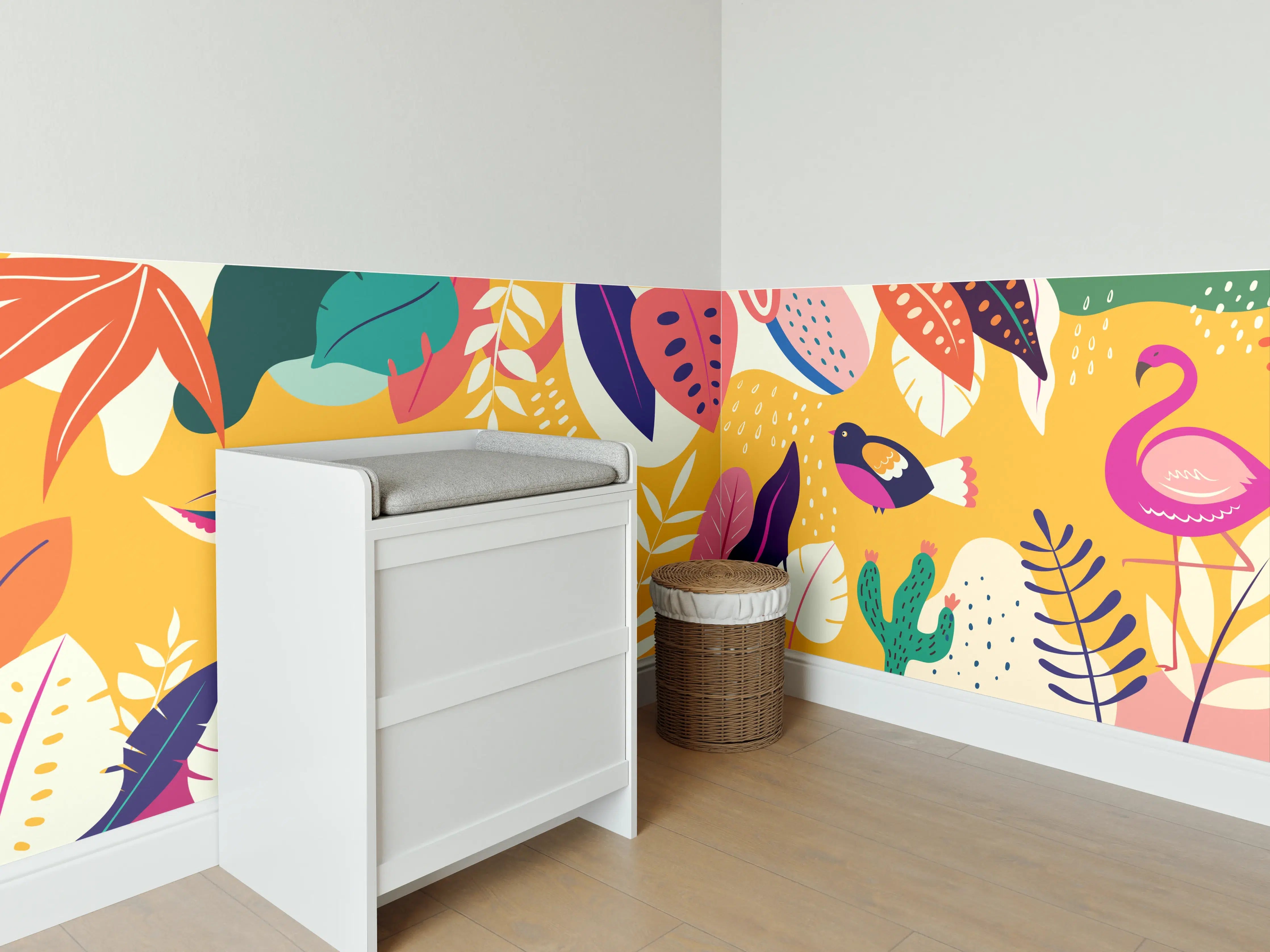 Babyzimmer Wandgestaltung - Lebendige tropische Dschungel-Szene mit bunten Pflanzen und Vögeln