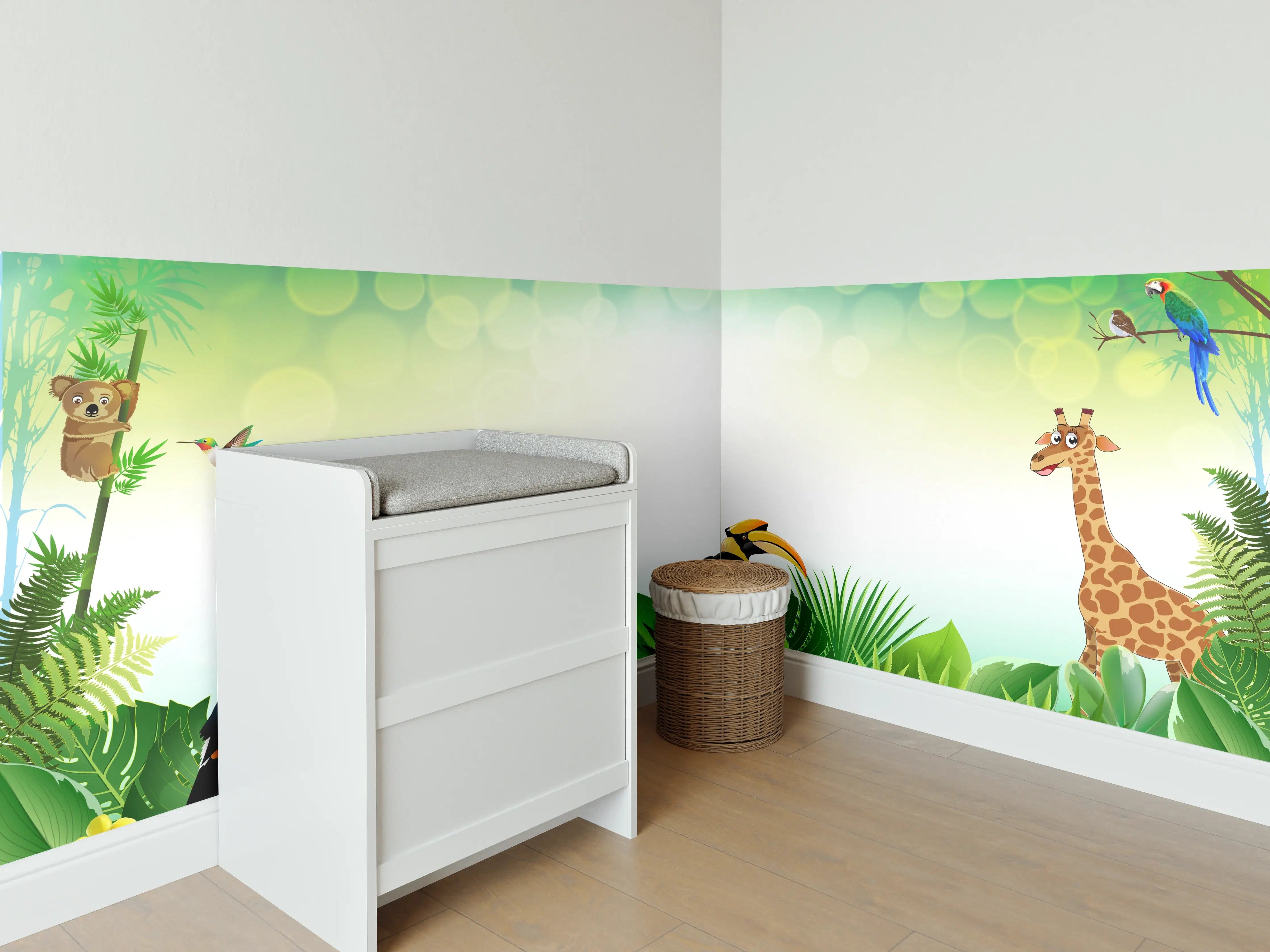 Babyzimmer Wandgestaltung - Lebhafte Dschungelmusik mit exotischen Vögeln und Giraffe