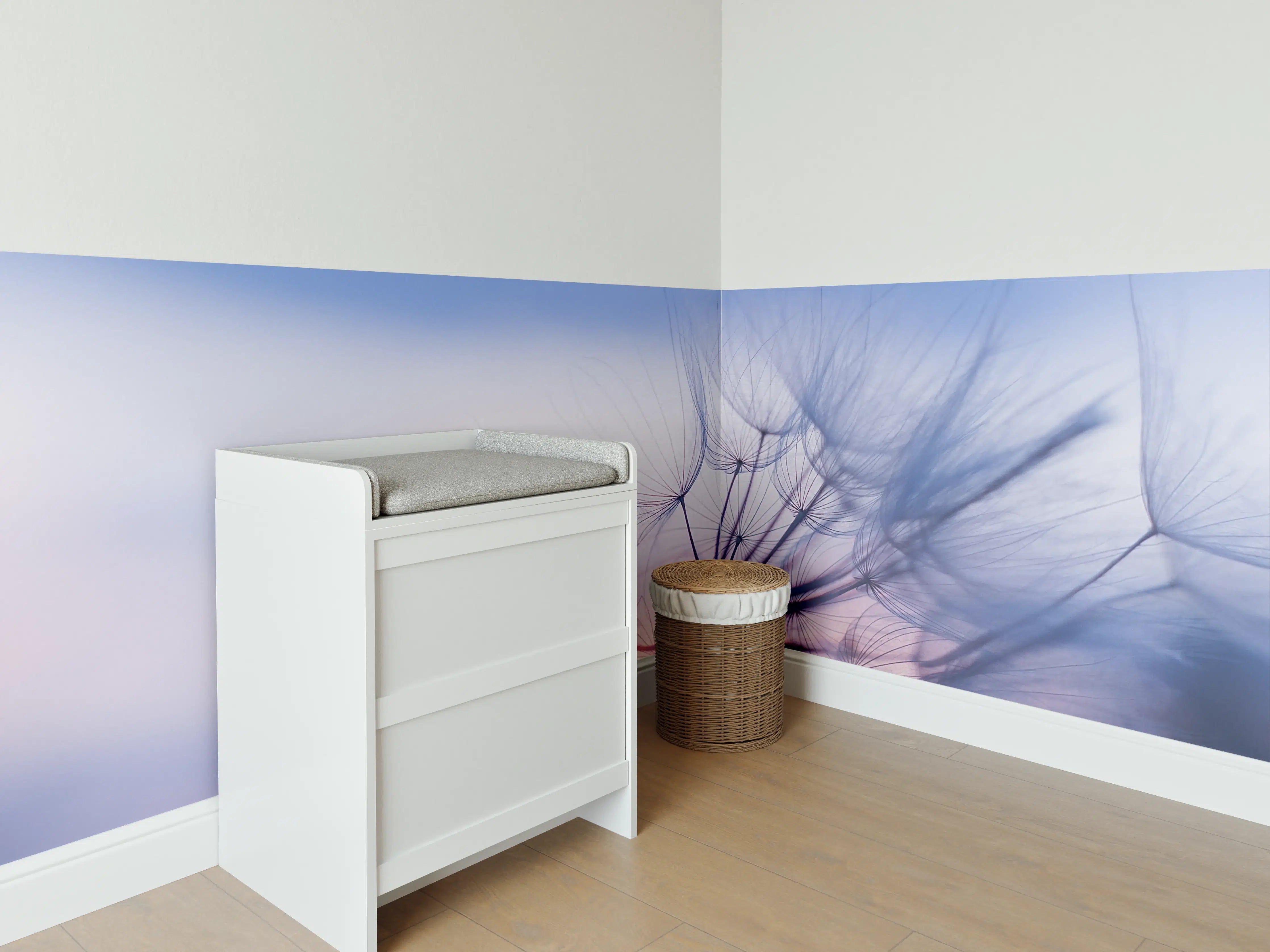 Babyzimmer Wandgestaltung - Leicht verschwommene Pusteblume vor Sonnenuntergang