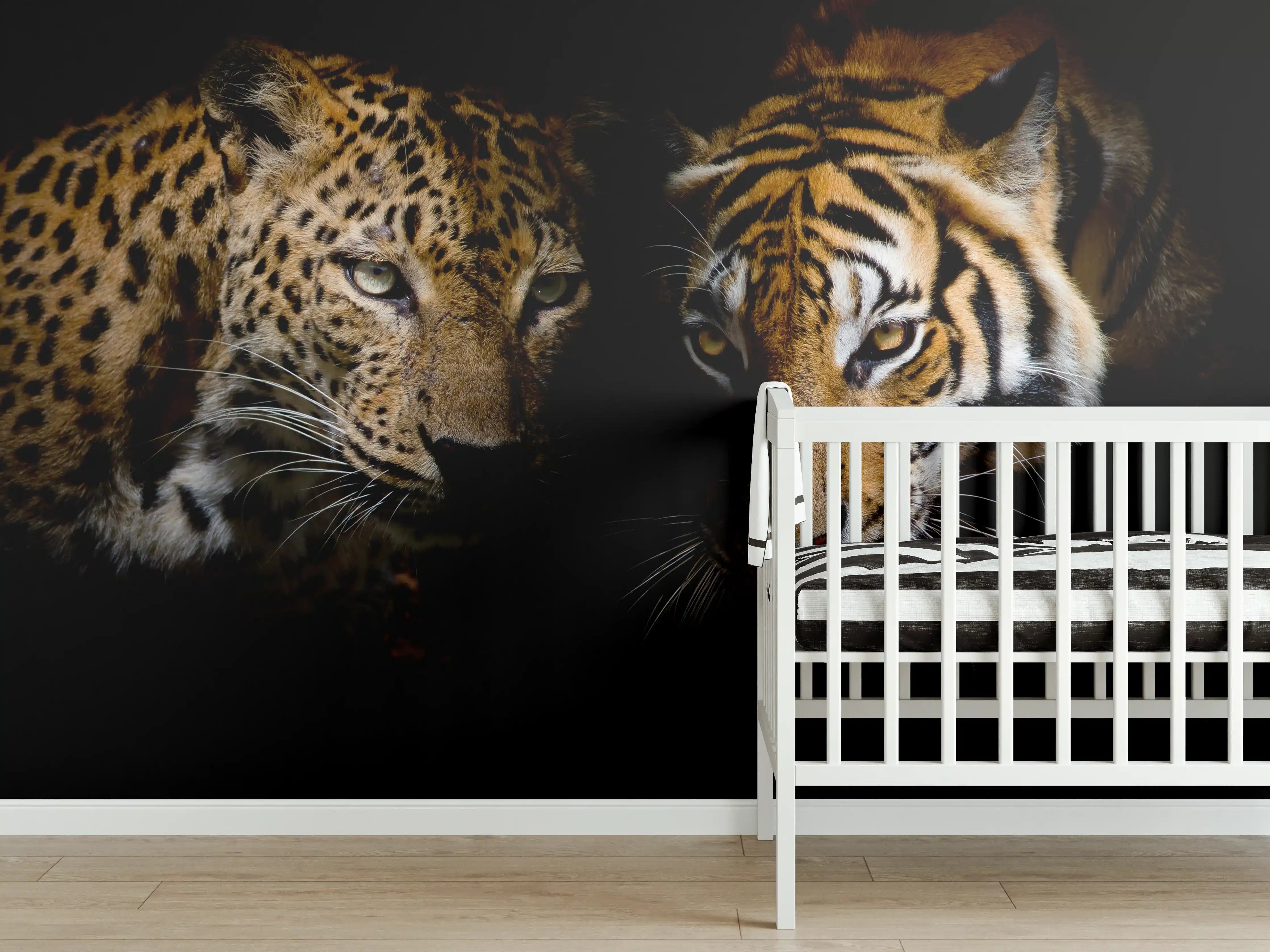 Babyzimmer Wandgestaltung - Leopard und Tiger isoliert auf schwarzen Hintergrund