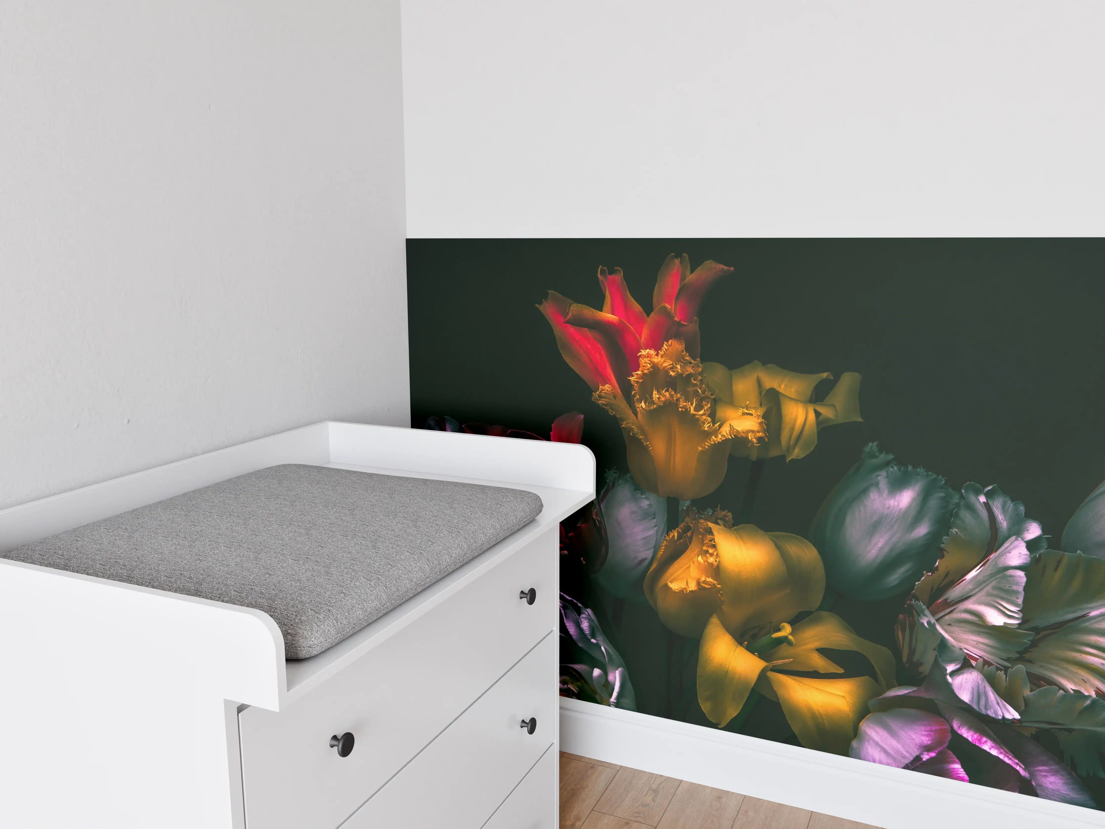 Babyzimmer Wandgestaltung - Leuchtende Blumen in dunklem Licht