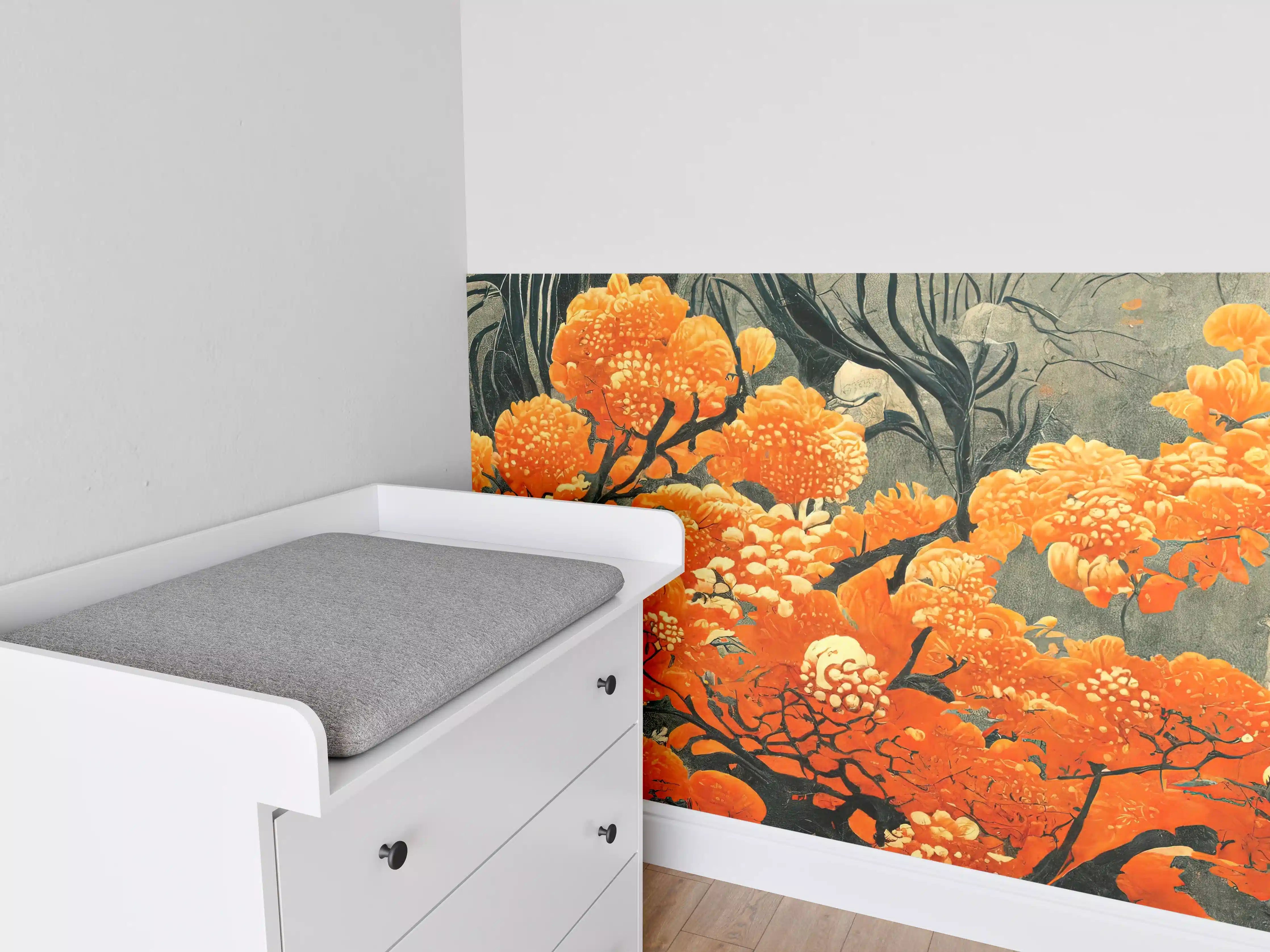 Babyzimmer Wandgestaltung - Leuchtende orange Blüten in altem Gemälde