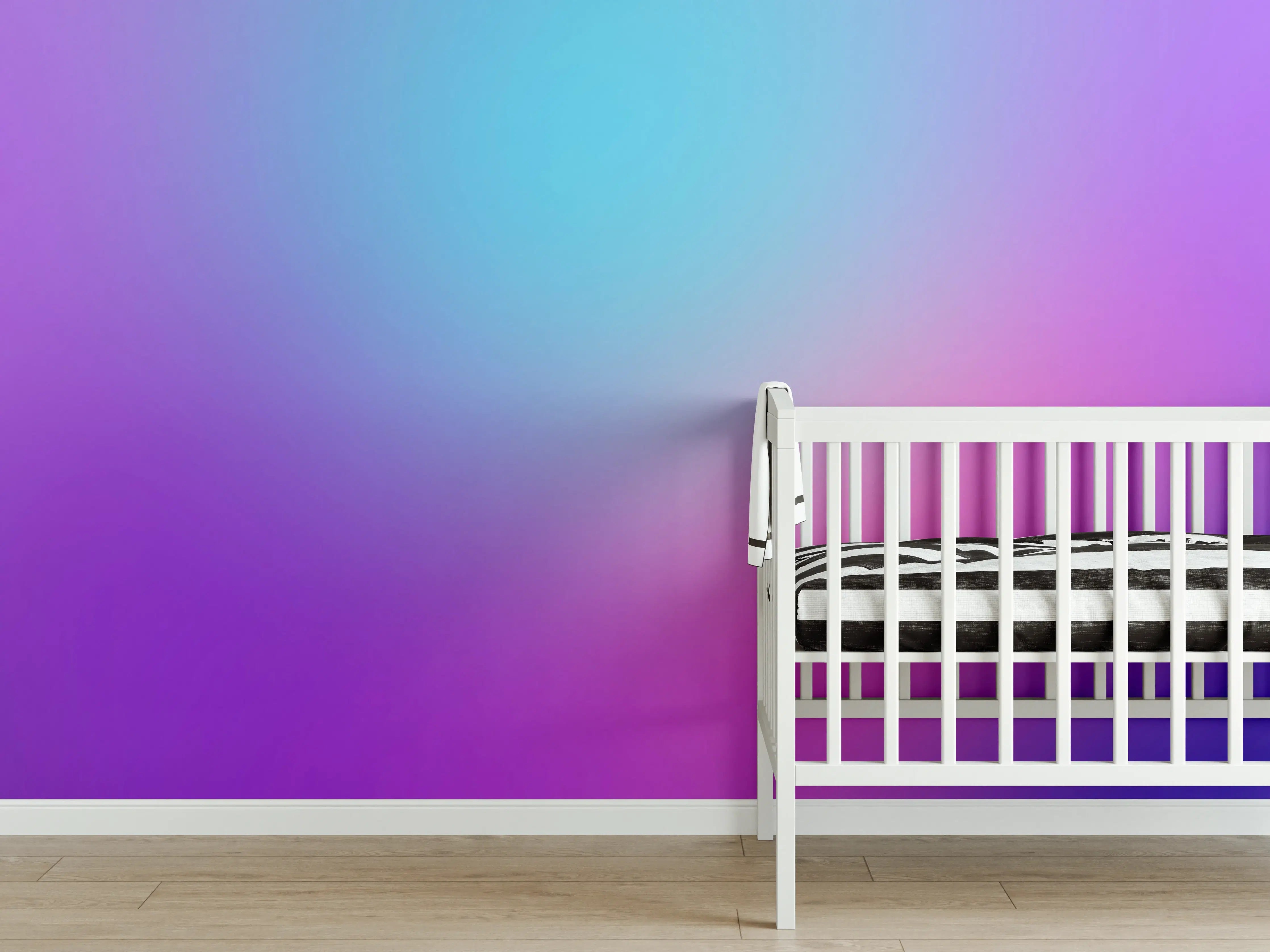 Babyzimmer Wandgestaltung - Leuchtender Lila-Pink Farbverlauf