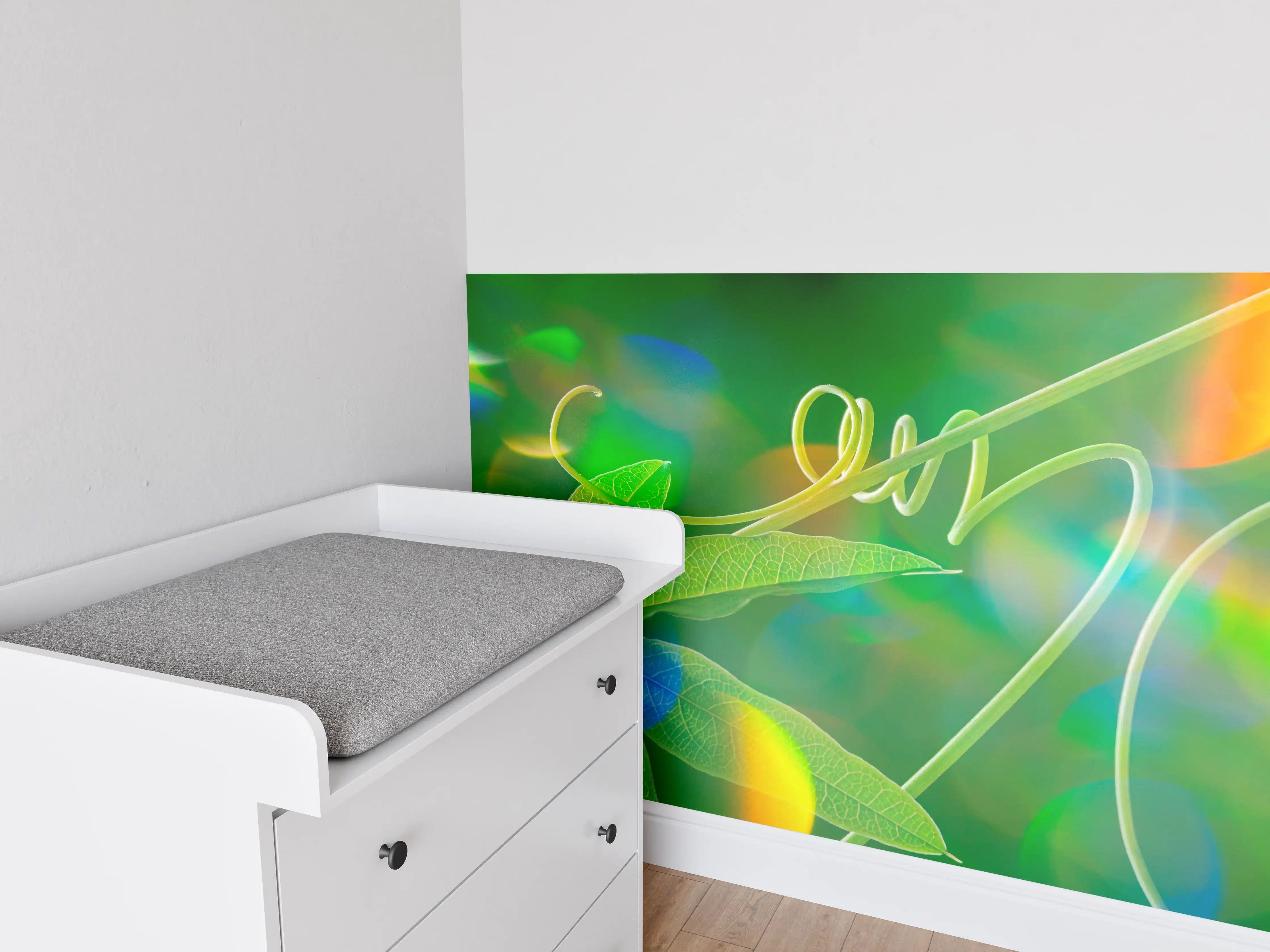 Babyzimmer Wandgestaltung - Leuchtendes Grün auf Dunkel