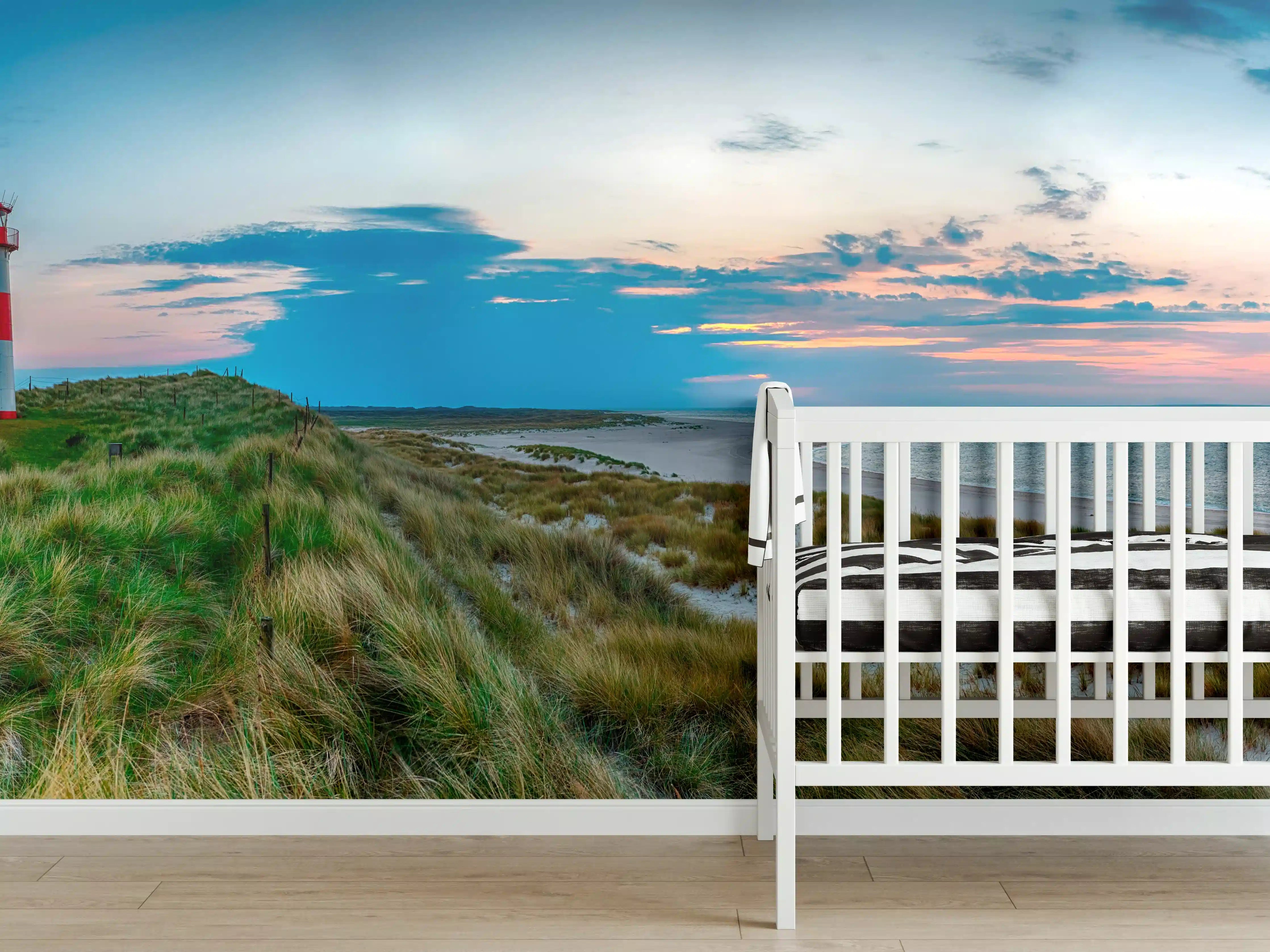 Babyzimmer Wandgestaltung - Leuchtturm am Strand bei Sonnenuntergang