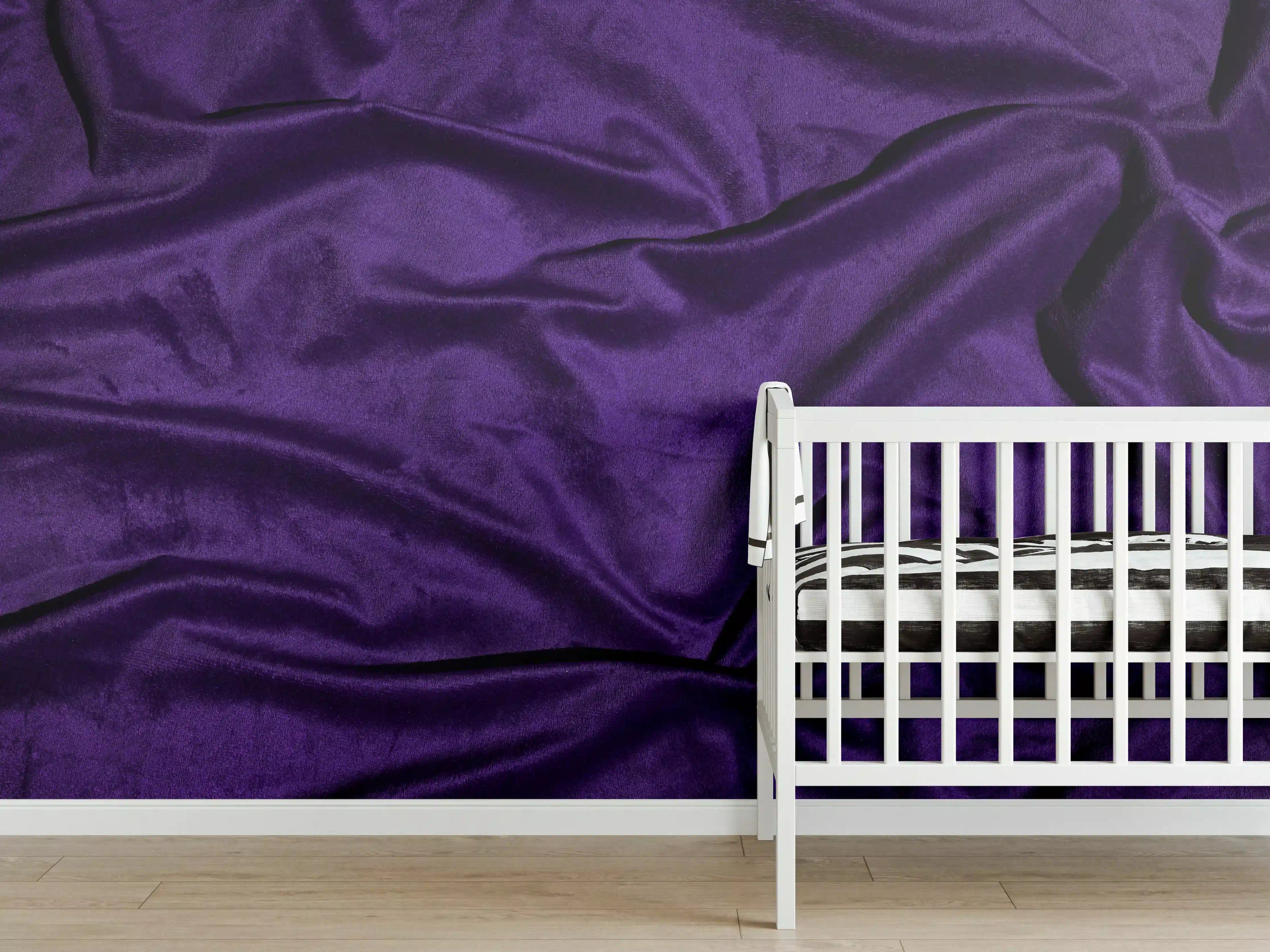 Babyzimmer Wandgestaltung - Lila Satin Seide