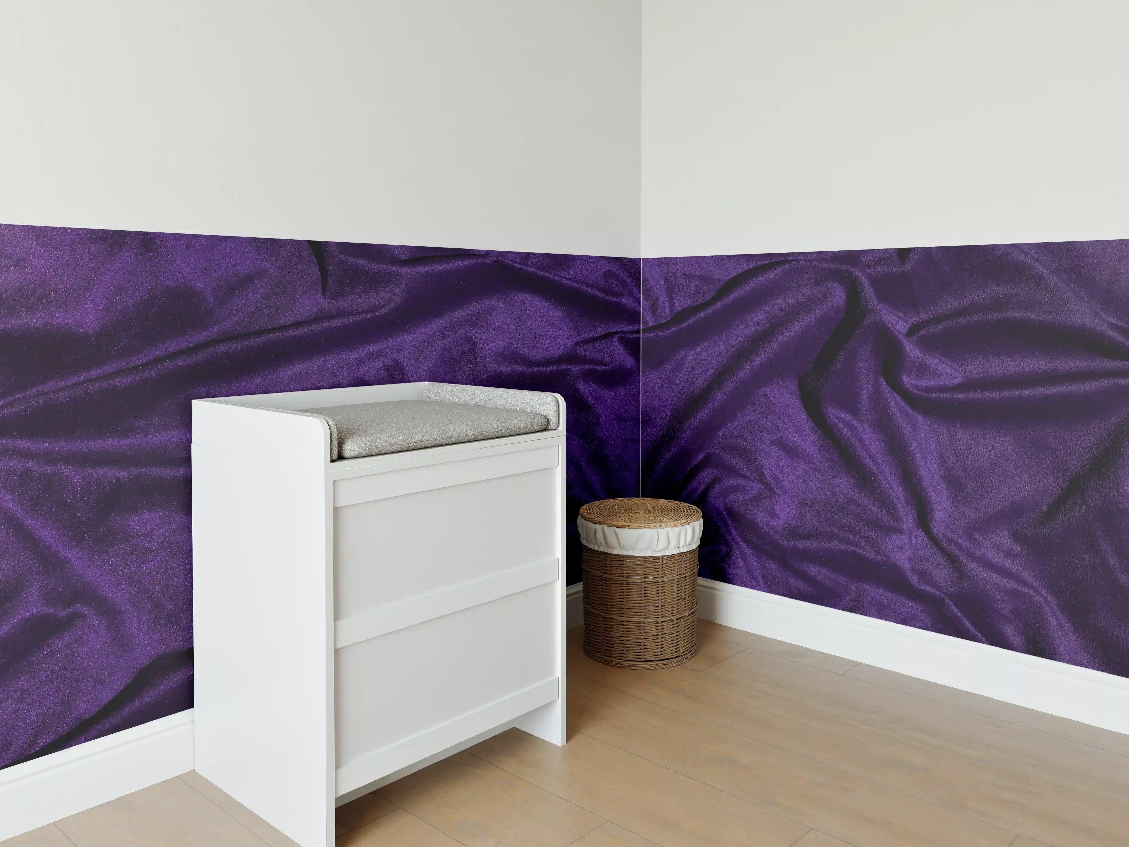Babyzimmer Wandgestaltung - Lila Satin Seide