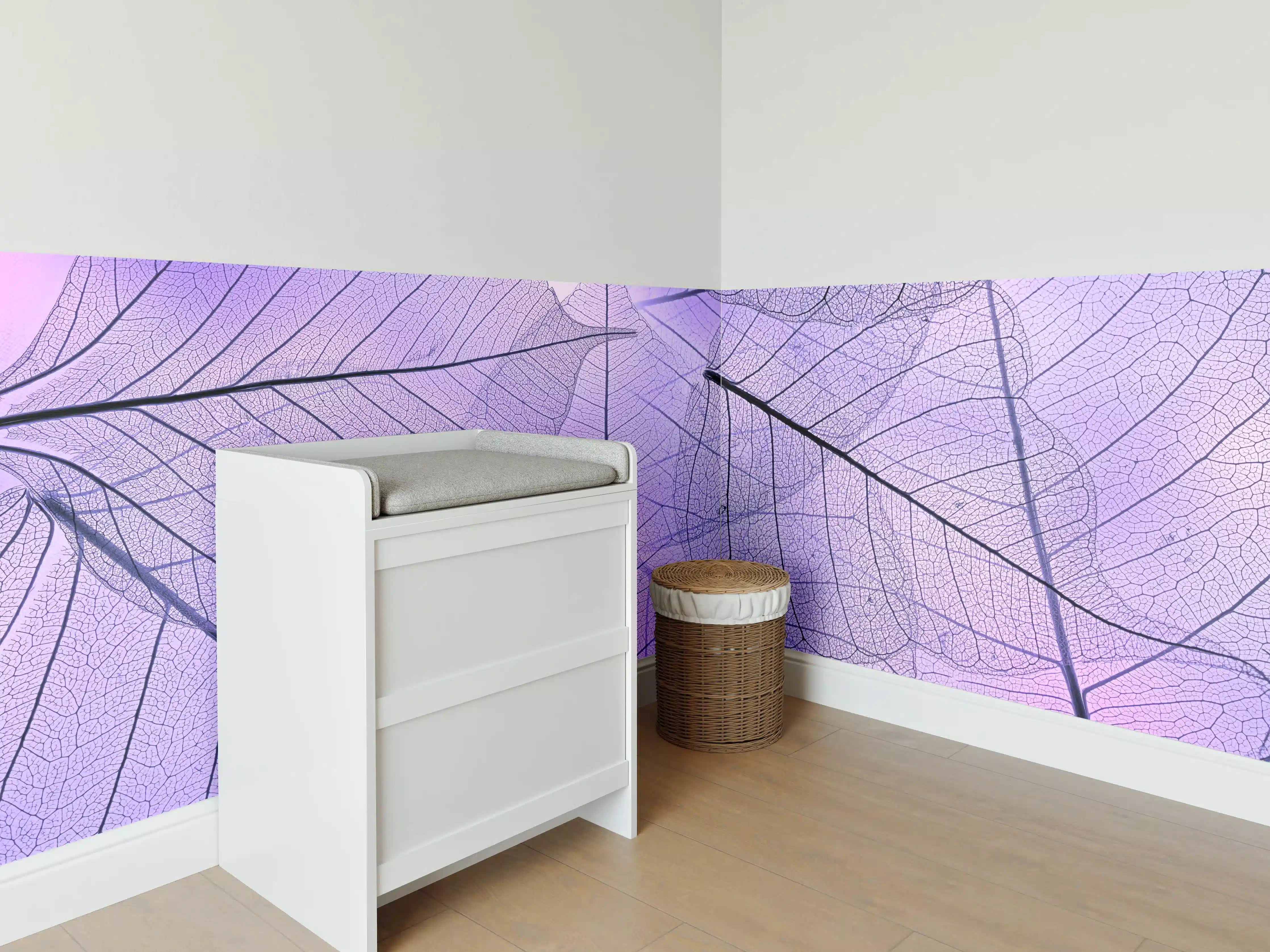 Babyzimmer Wandgestaltung - Lila Schattierung Blattstruktur