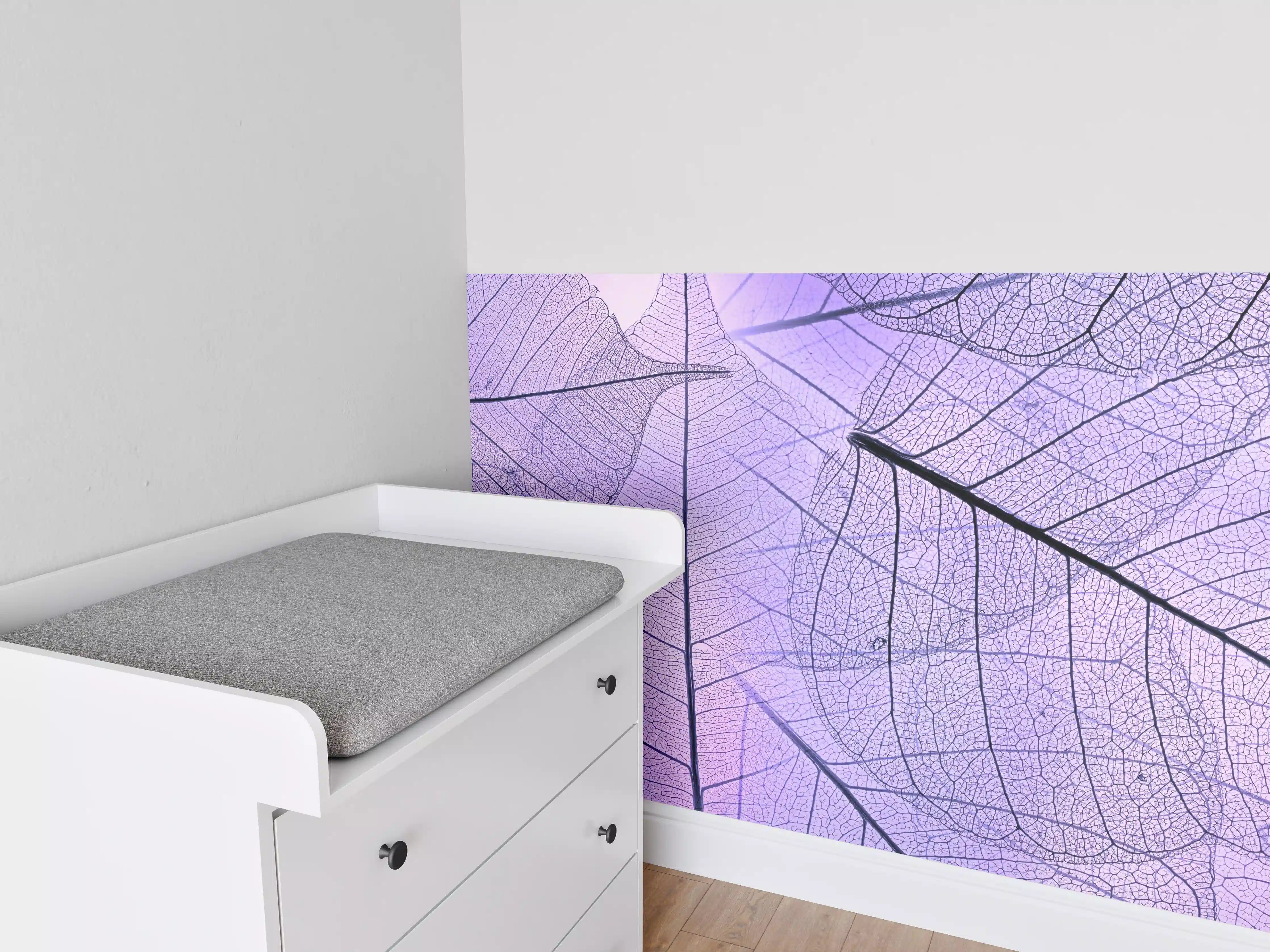 Babyzimmer Wandgestaltung - Lila Schattierung Blattstruktur