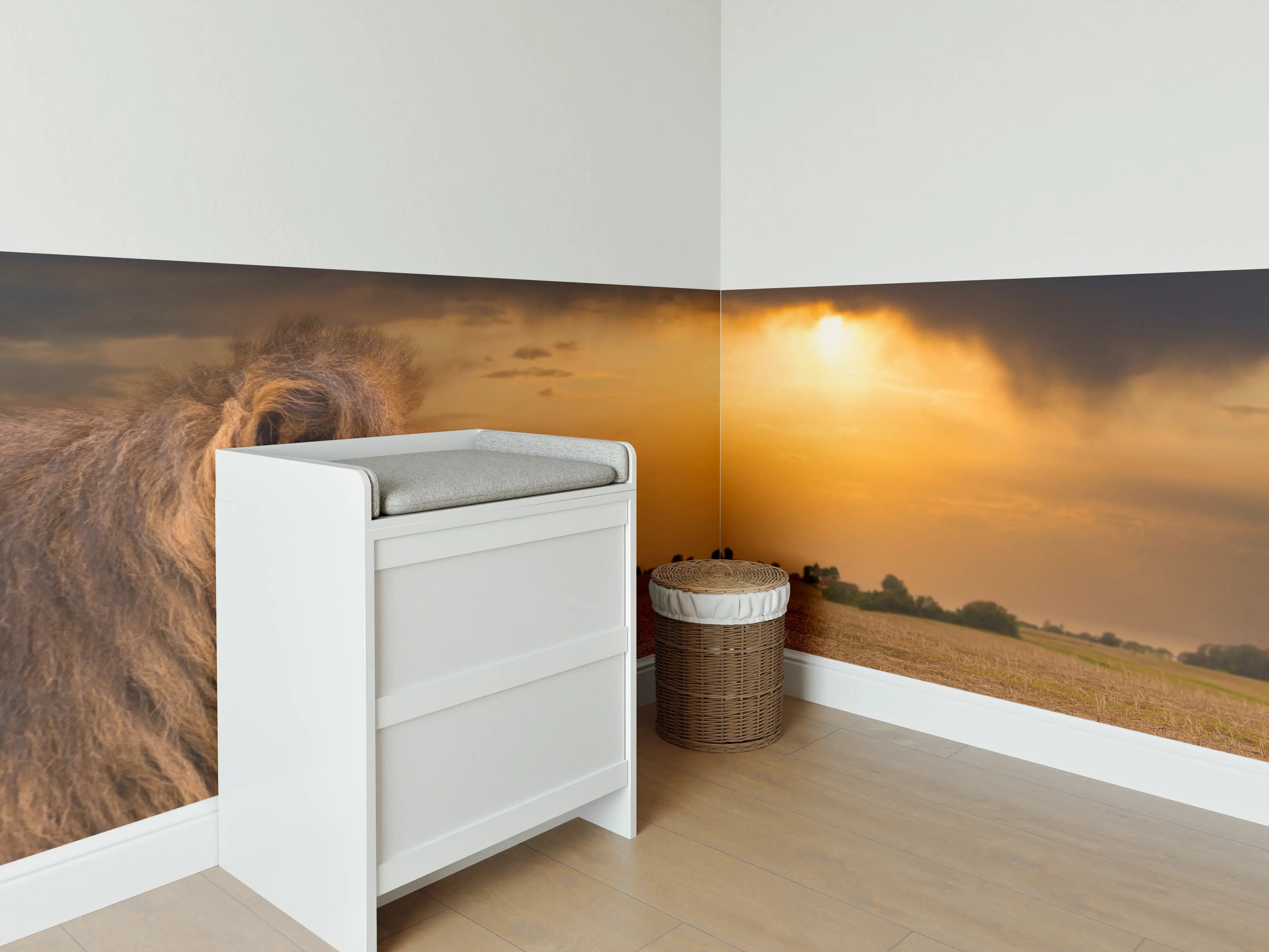 Babyzimmer Wandgestaltung - Löwe in Steppe im Sonnenuntergang