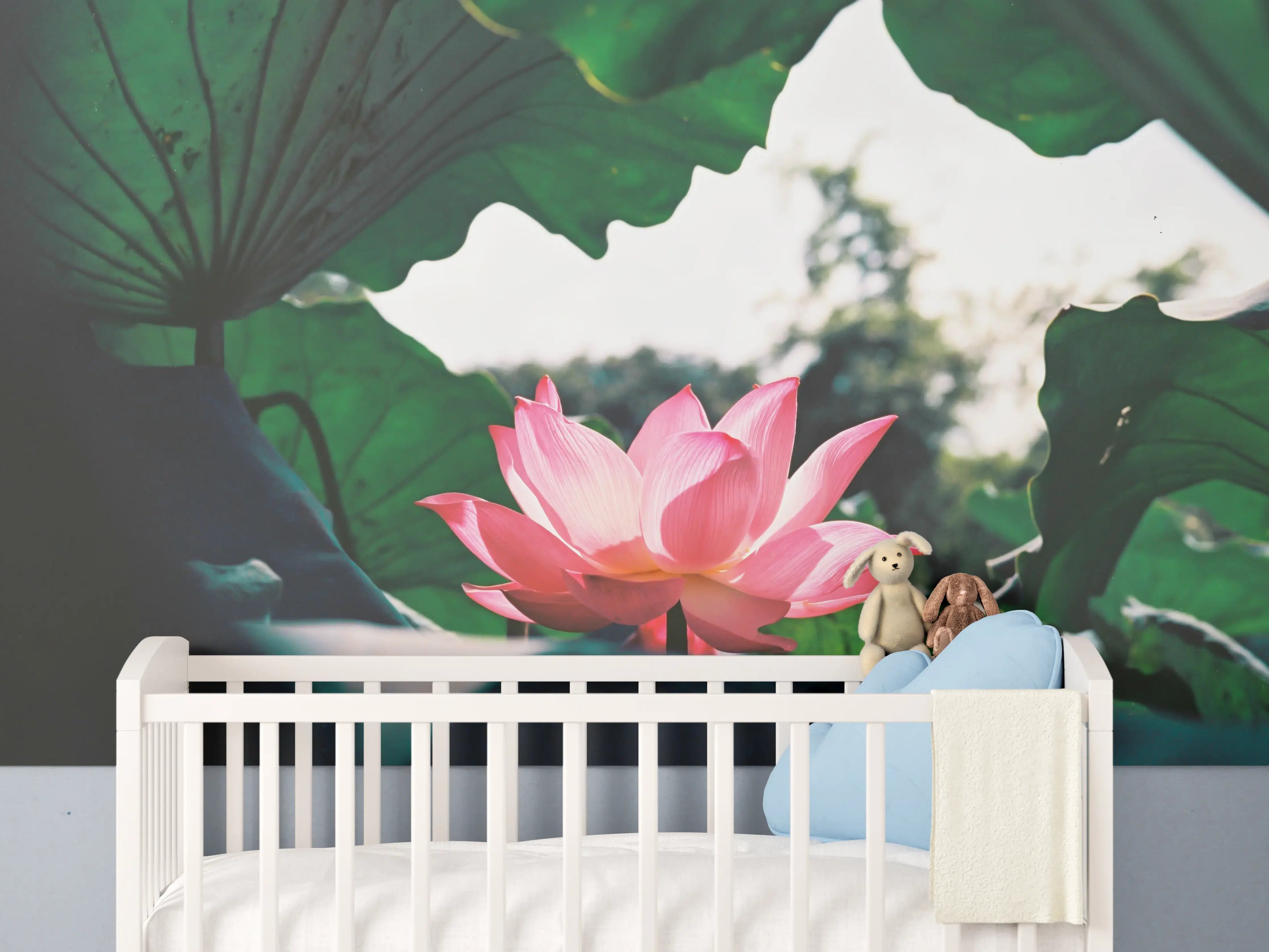 Babyzimmer Wandgestaltung - Lotosblume inmitten von Blättern