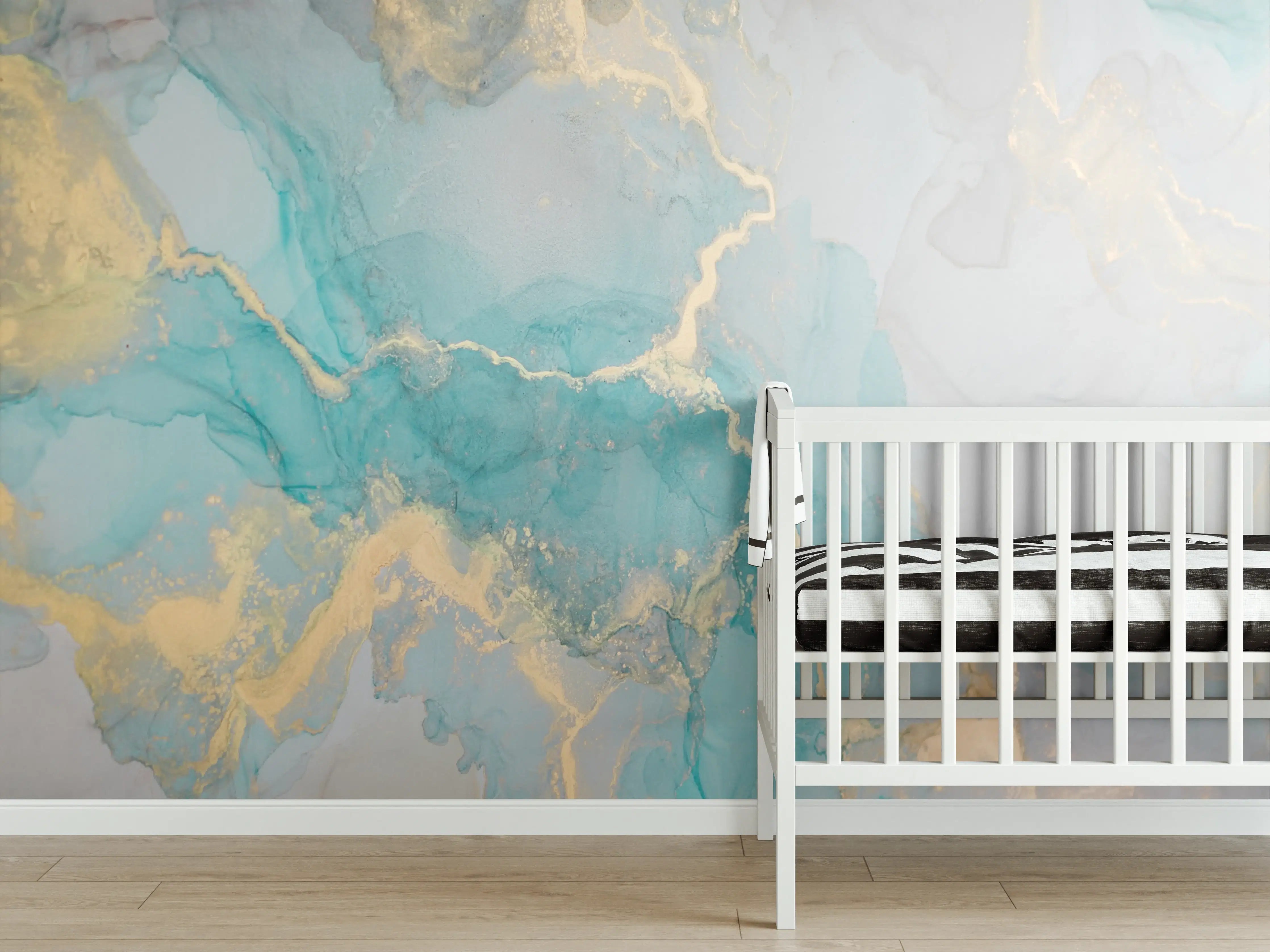 Babyzimmer Wandgestaltung - Luxuriöse Aqua-Weiße Marmor-Textur mit Goldakzenten
