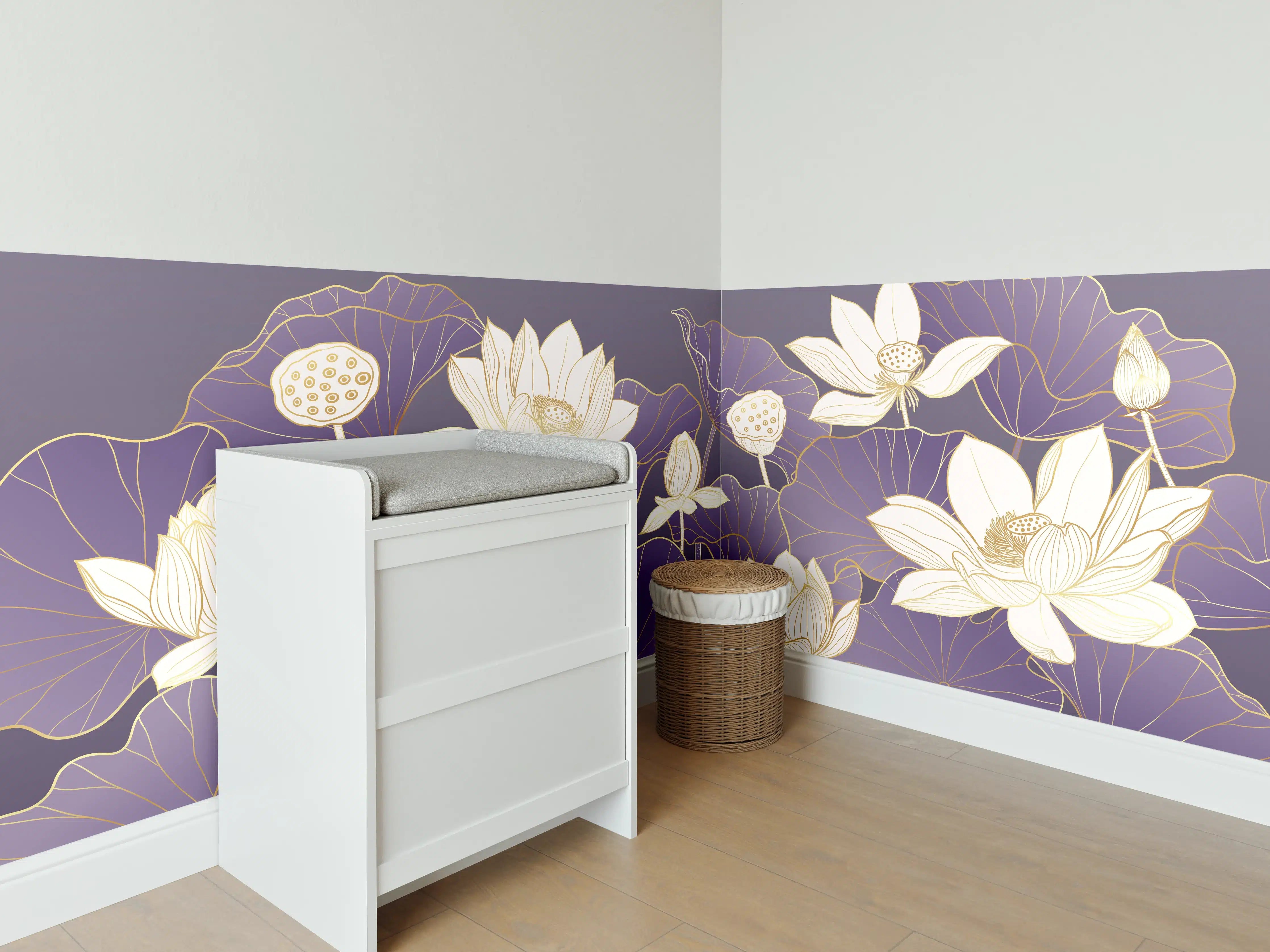 Babyzimmer Wandgestaltung - Luxuriöse weiße Lotusblumen auf lila Hintergrund