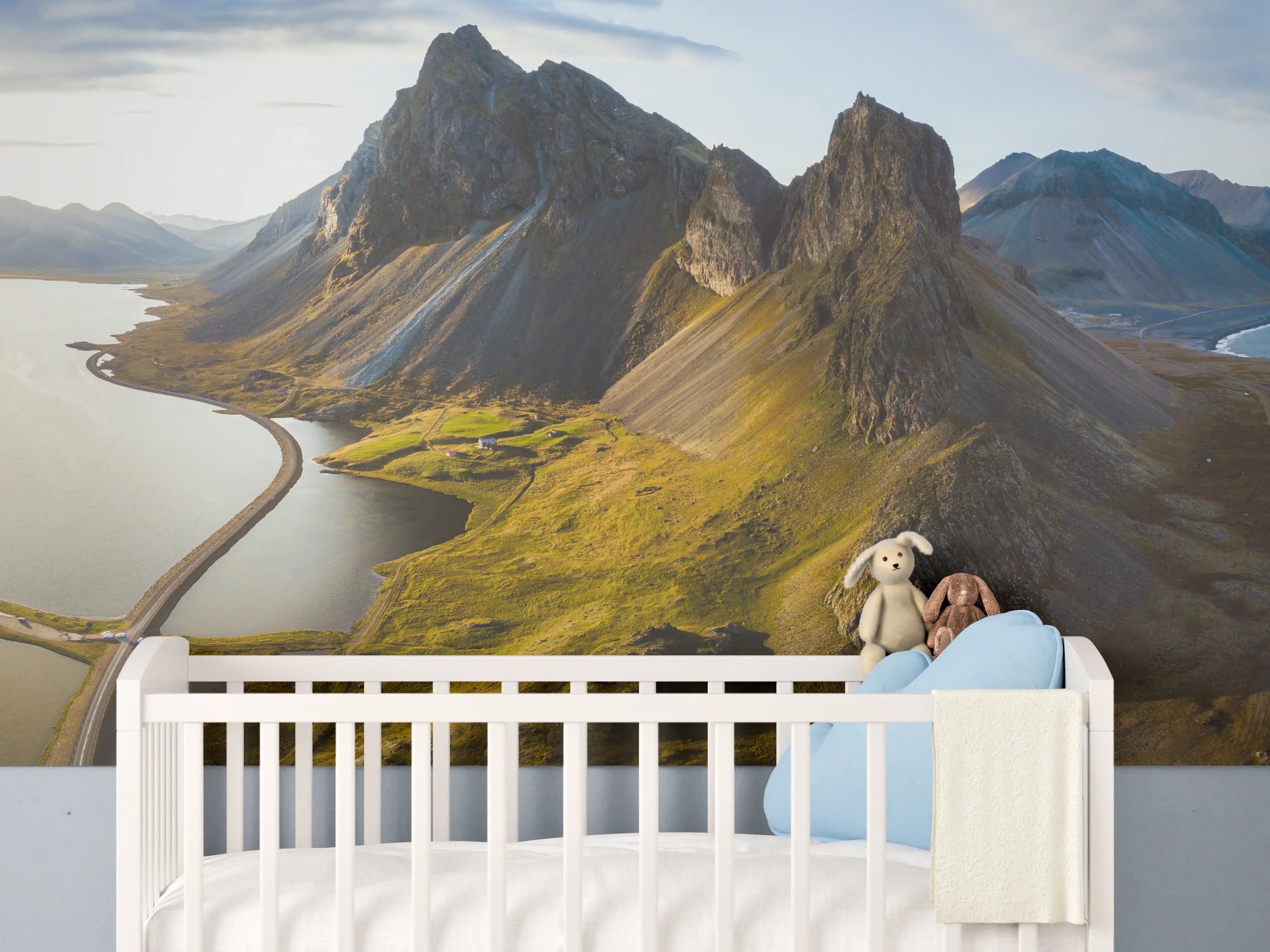 Babyzimmer Wandgestaltung - Majestätische Berge und Wasserstraßen in natürlicher Schönheit