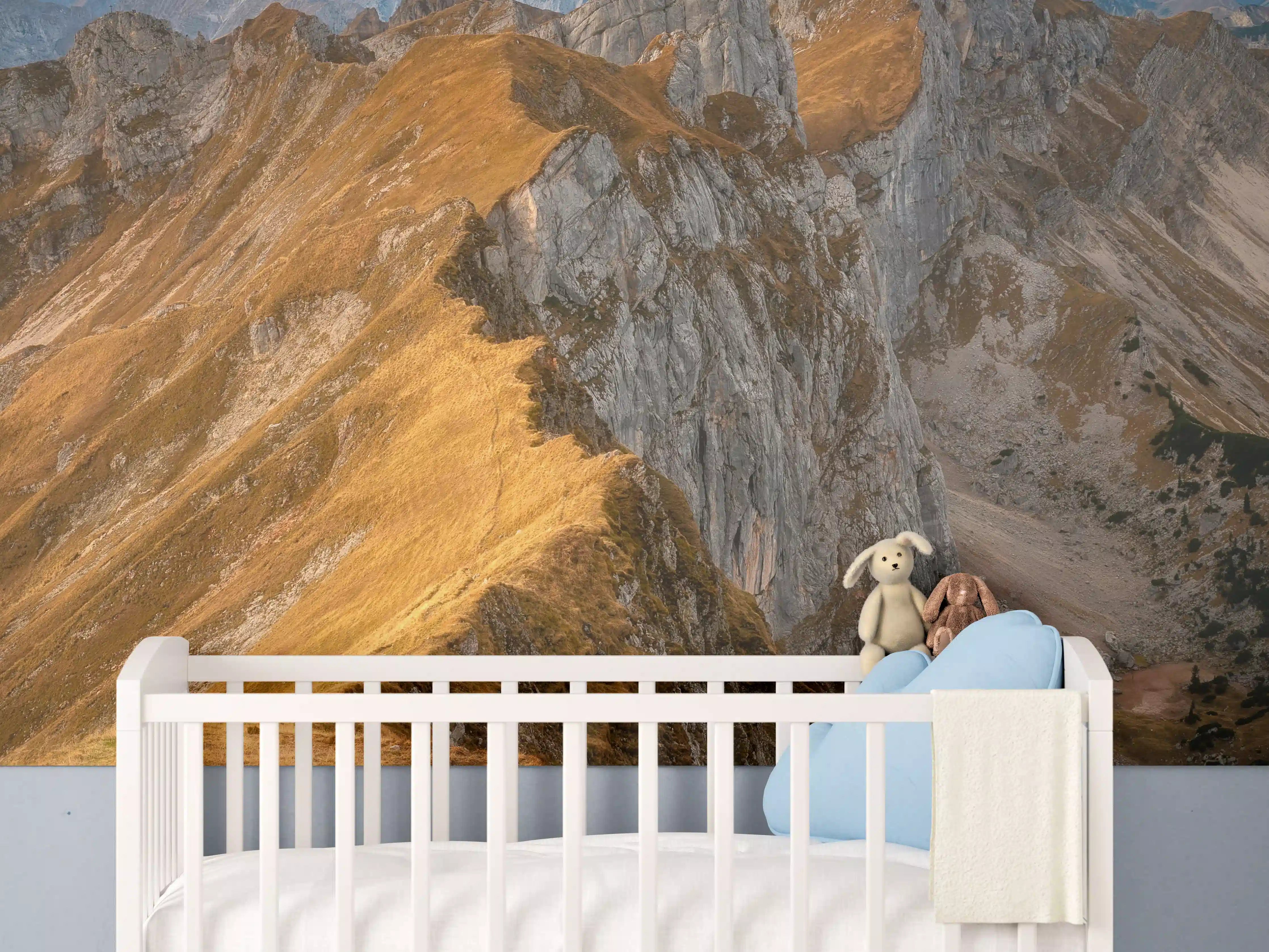Babyzimmer Wandgestaltung - Majestätische Berglandschaft in warmen Tönen