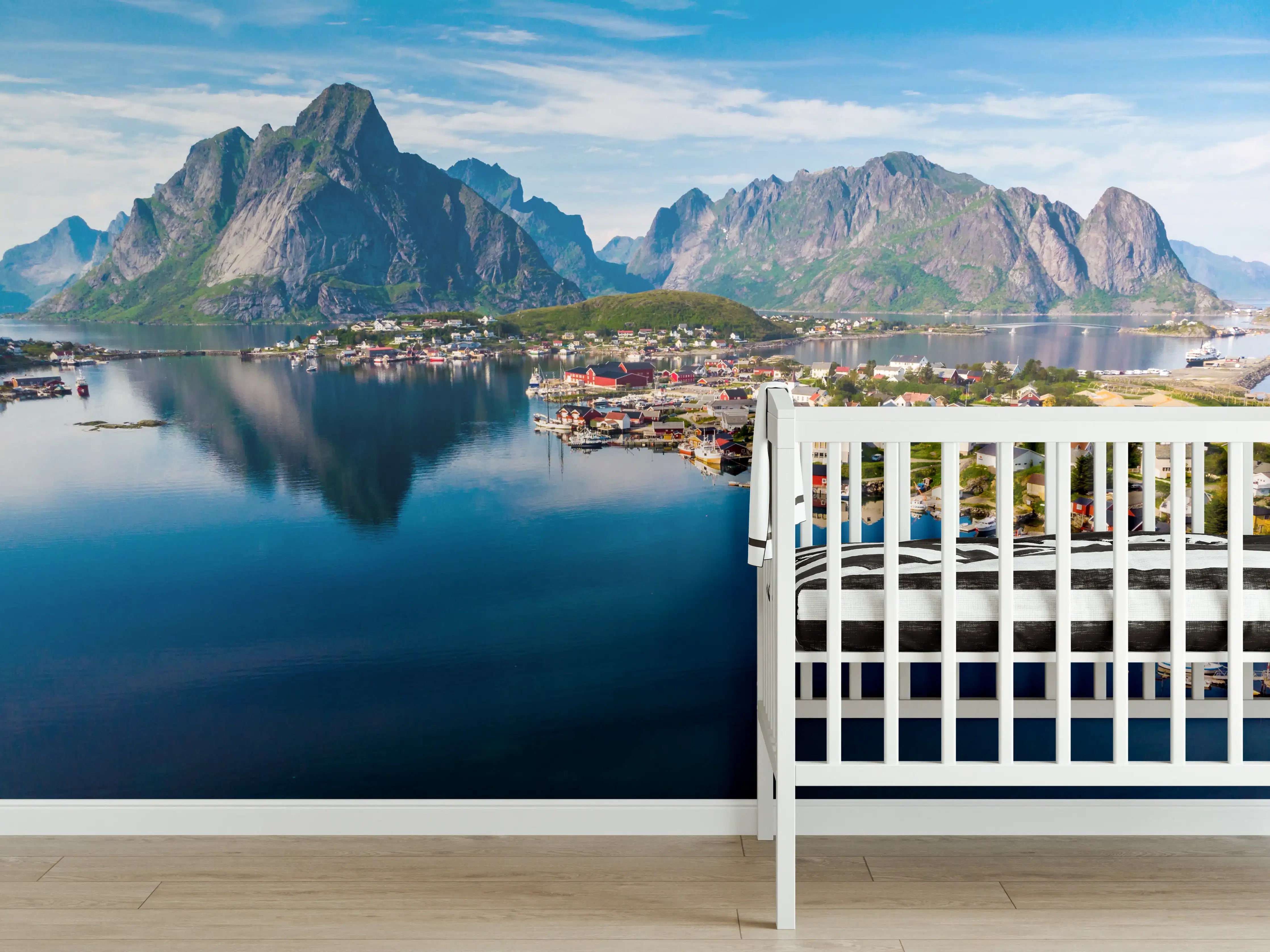 Babyzimmer Wandgestaltung - Majestätische Berglandschaft mit ruhigem See
