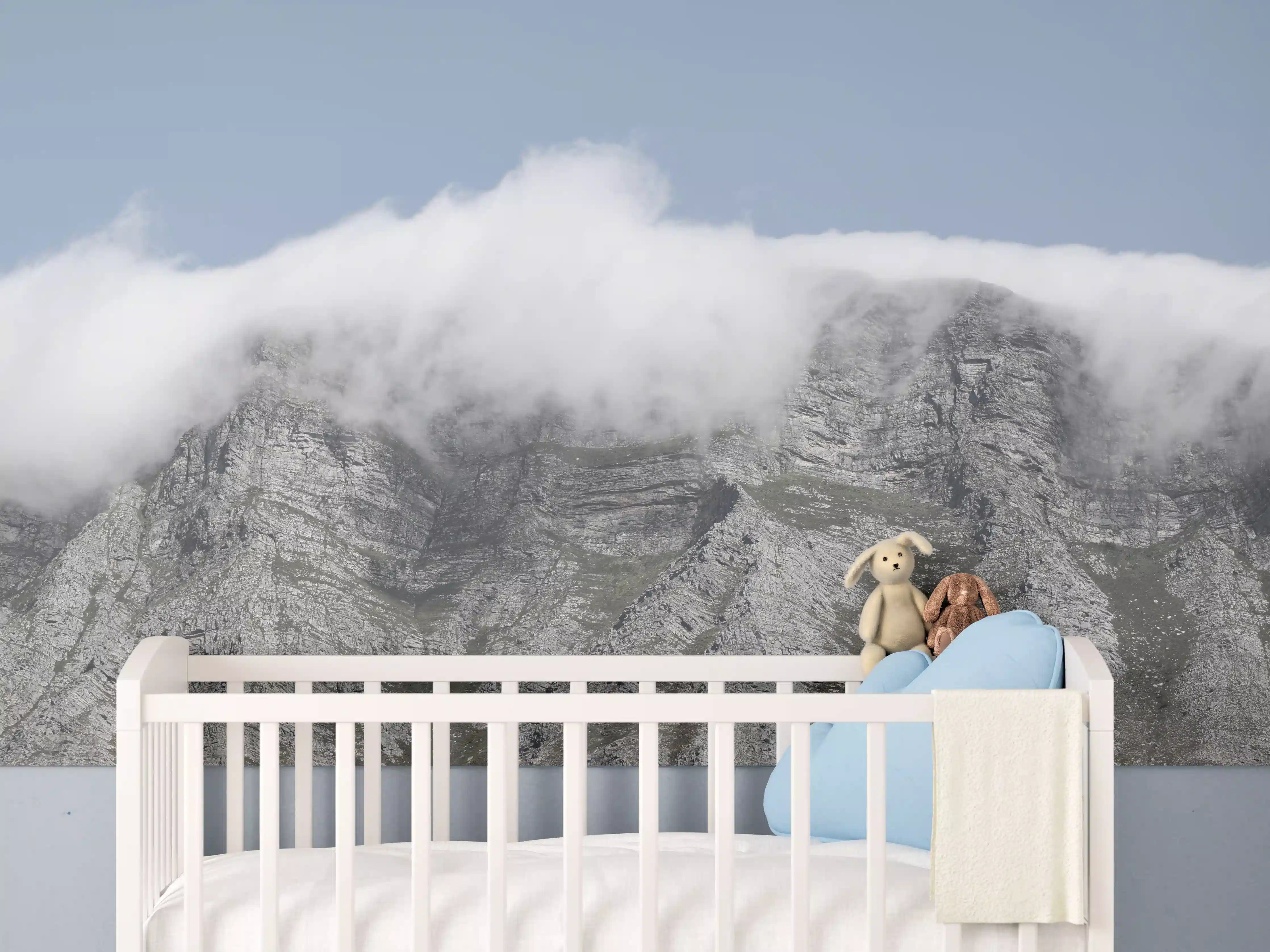 Babyzimmer Wandgestaltung - Majestätische Bergspitzen im Nebel