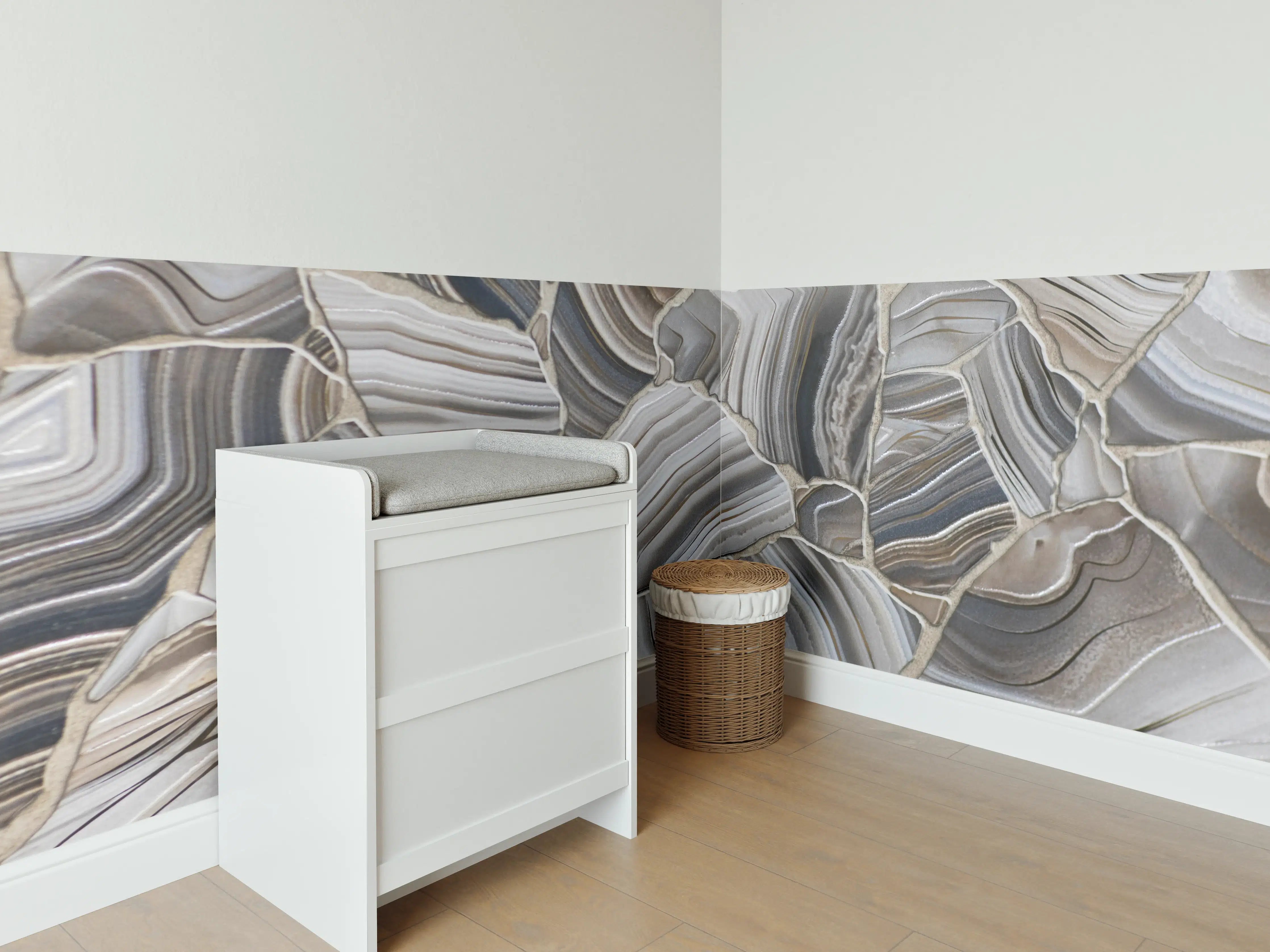 Babyzimmer Wandgestaltung - Marmorierte Steinstruktur in neutralen Tönen