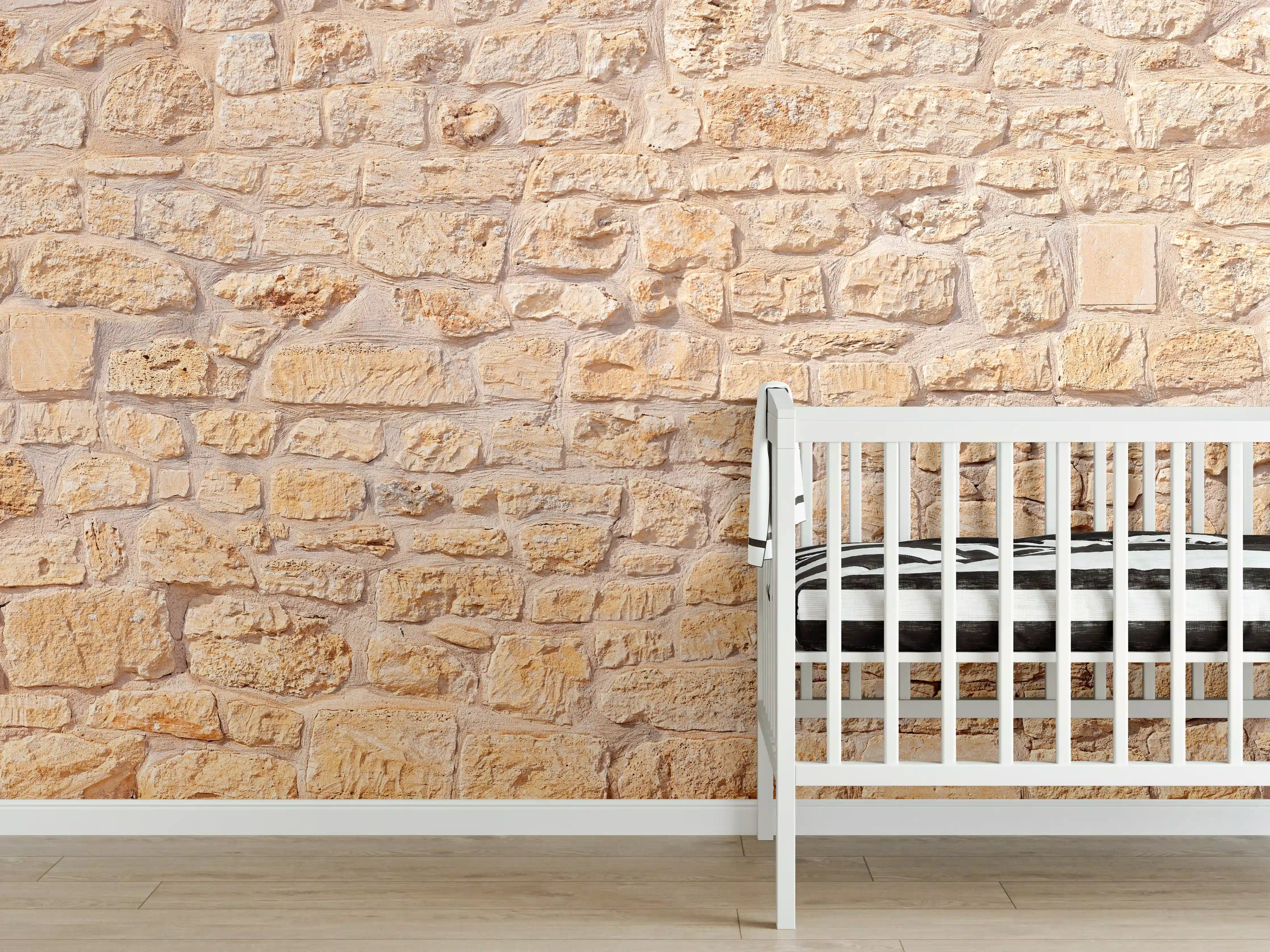 Babyzimmer Wandgestaltung - Massive braune Steinfassade