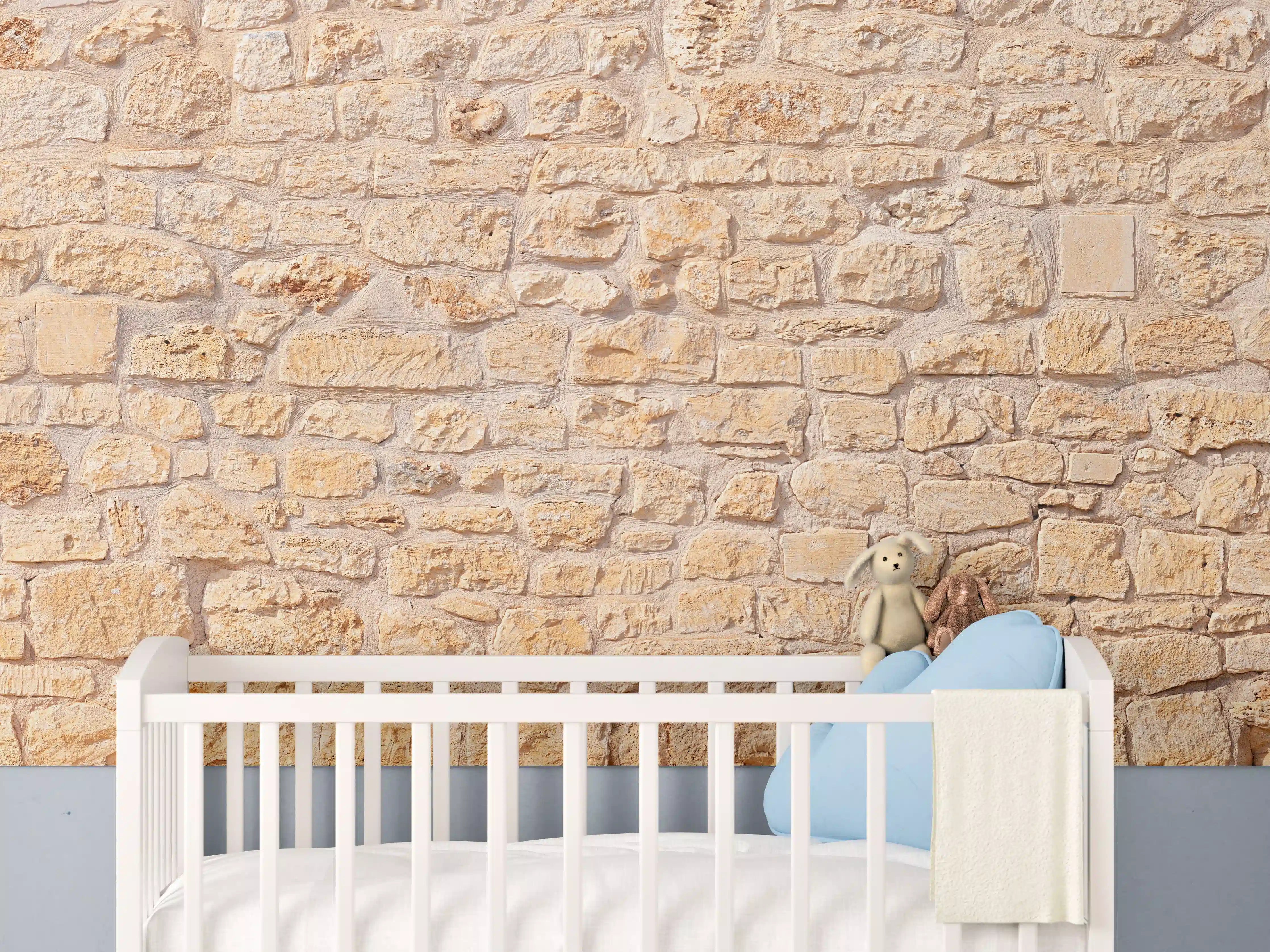 Babyzimmer Wandgestaltung - Massive braune Steinfassade