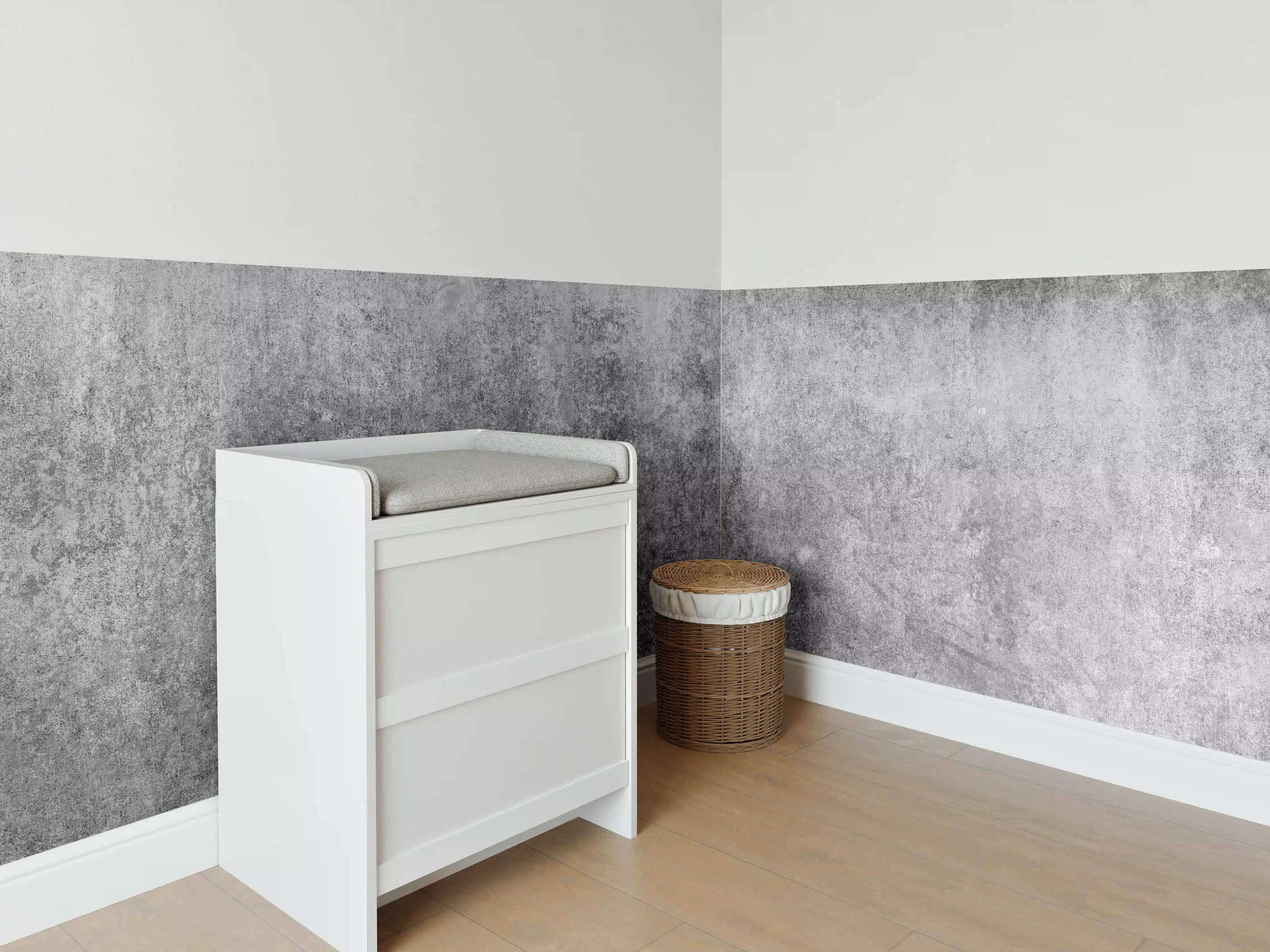 Babyzimmer Wandgestaltung - Massiver dunkelgrauer Beton