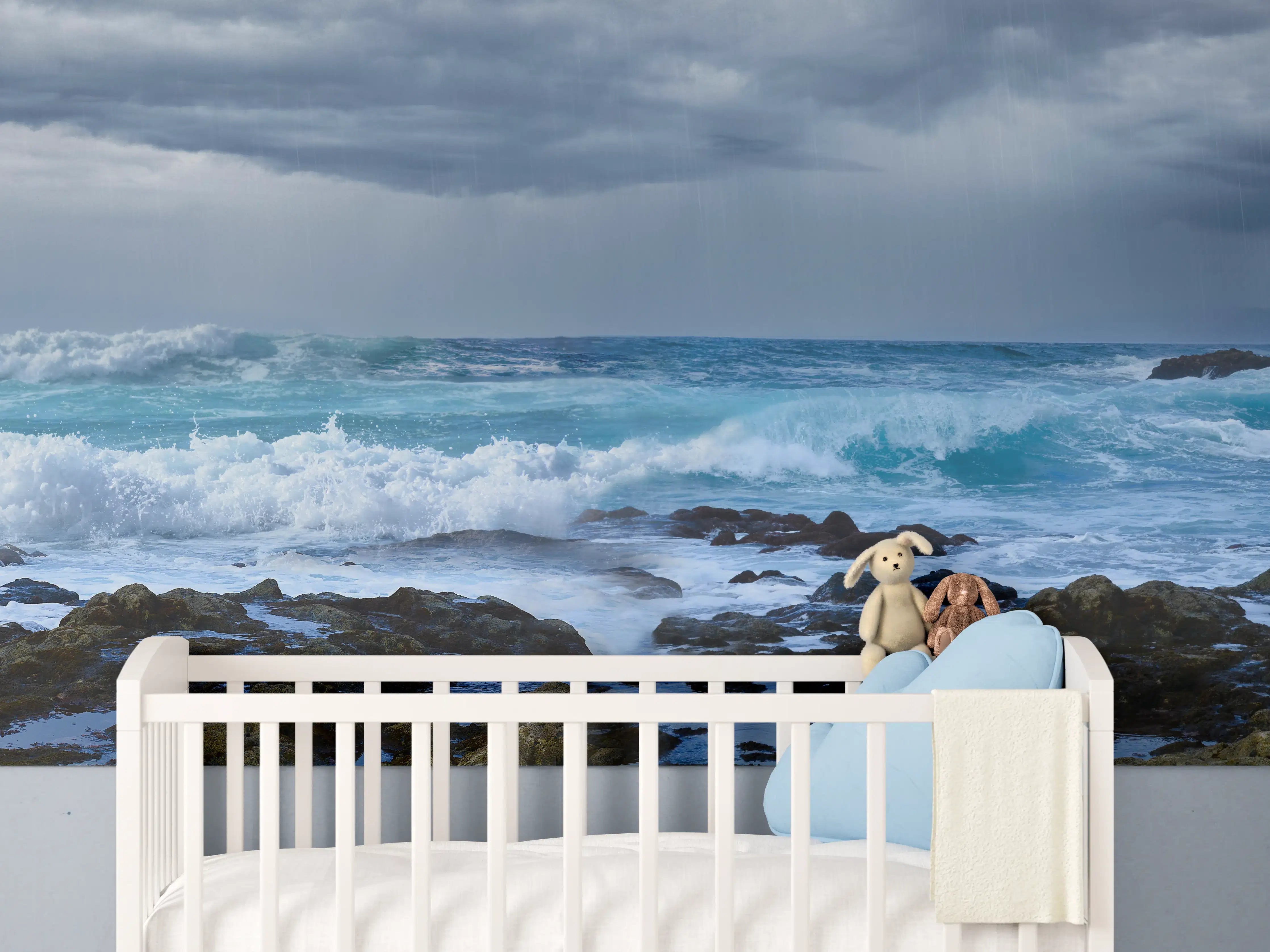 Babyzimmer Wandgestaltung - Meeresküste mit dunklen Regenwolken und stürmischer See