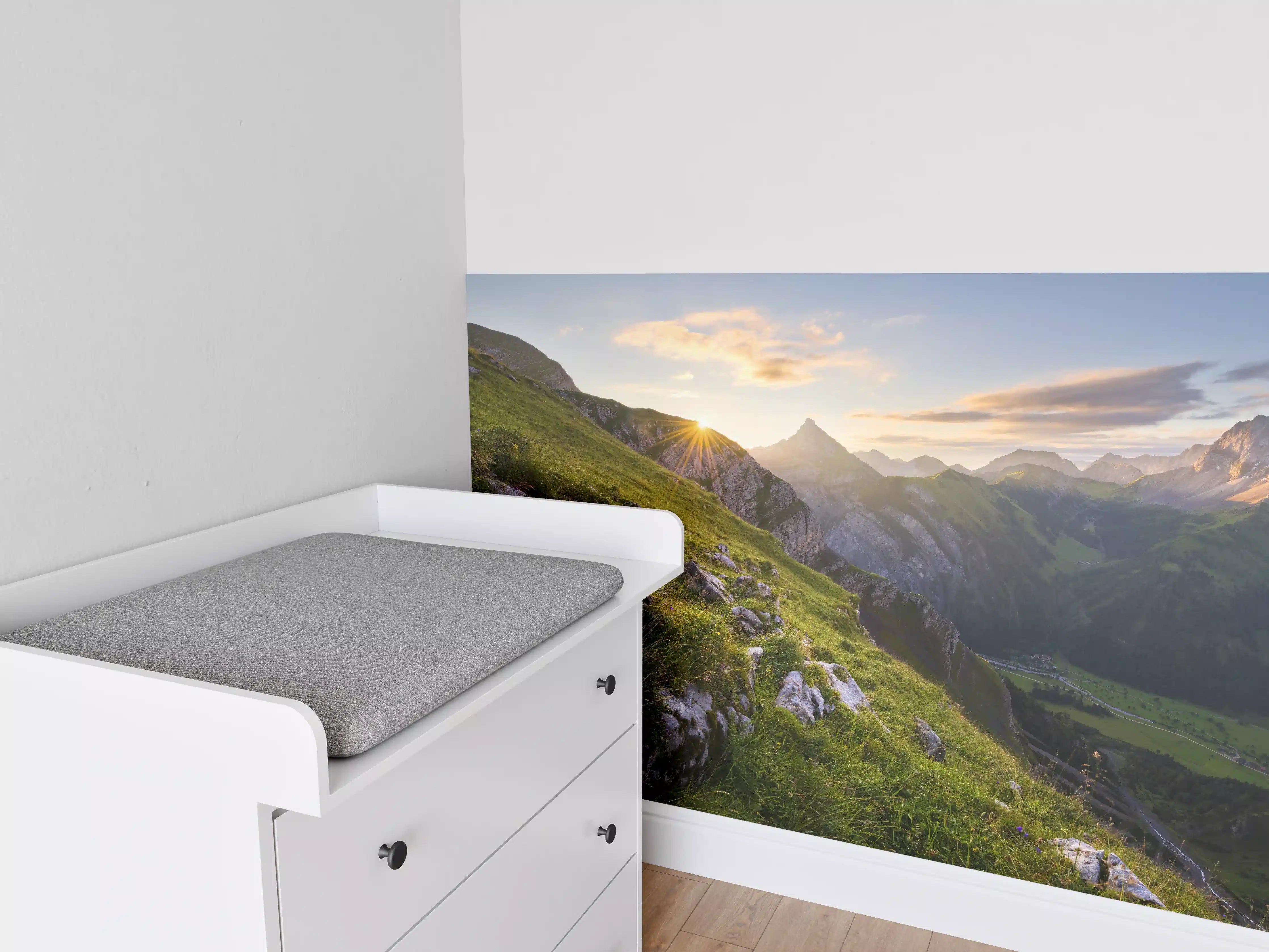 Babyzimmer Wandgestaltung - Minimalistisches Grau-Weißes Töpferwerkzeug-Set für Kreativität