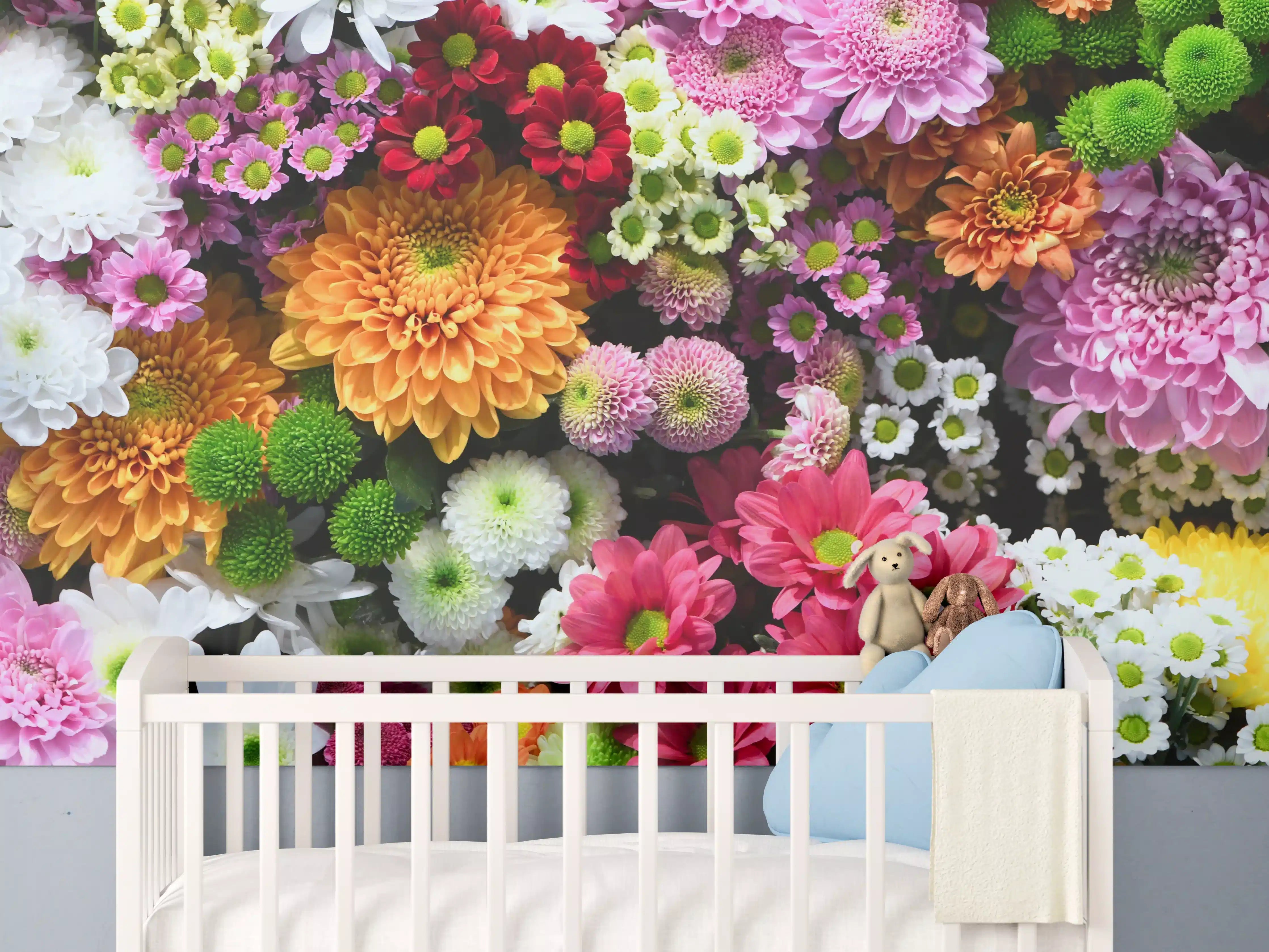 Babyzimmer Wandgestaltung - Mix aus bunten Frühlingsblumen