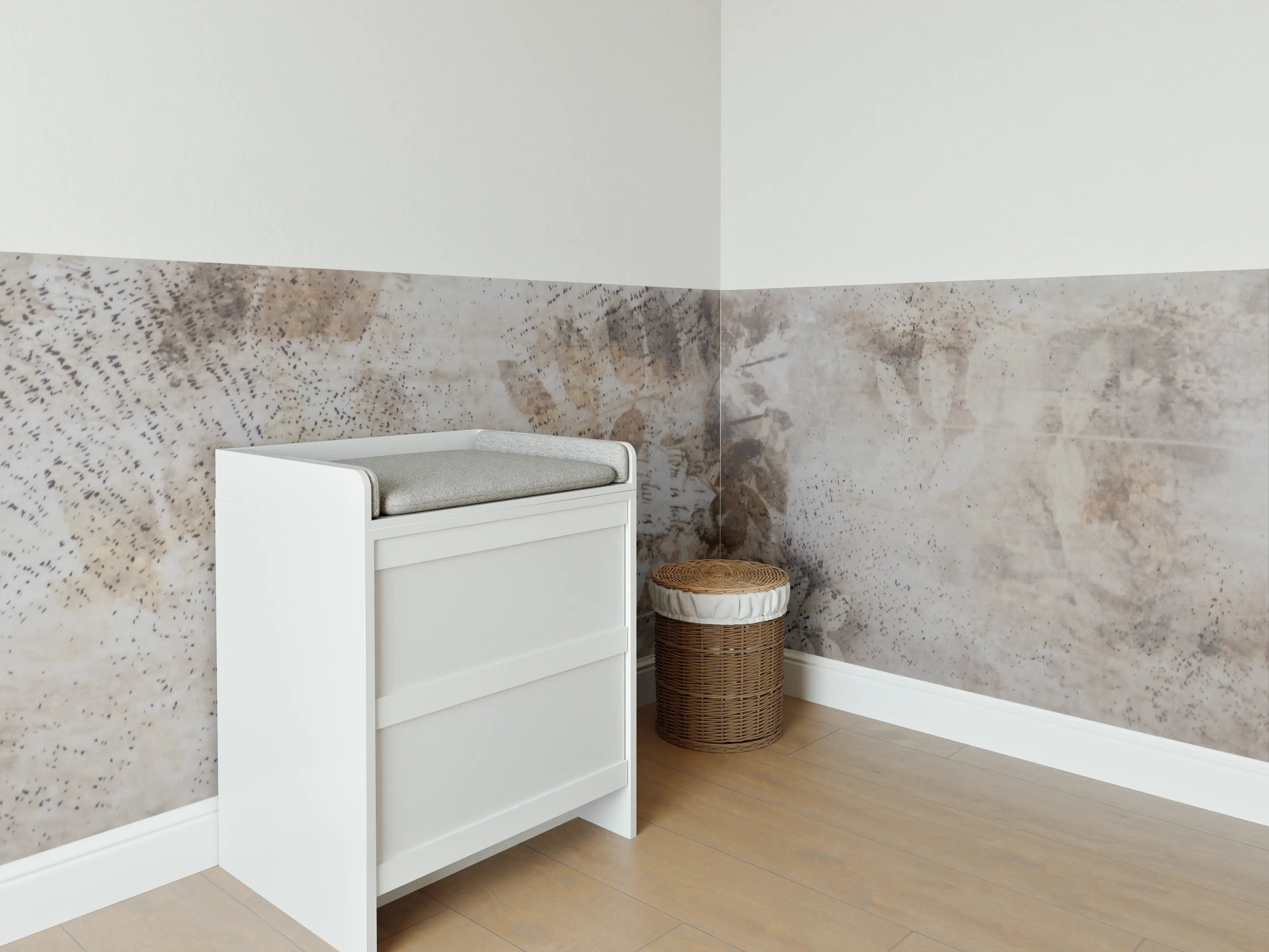 Babyzimmer Wandgestaltung - Moderne Betonwand mit rauer Textur