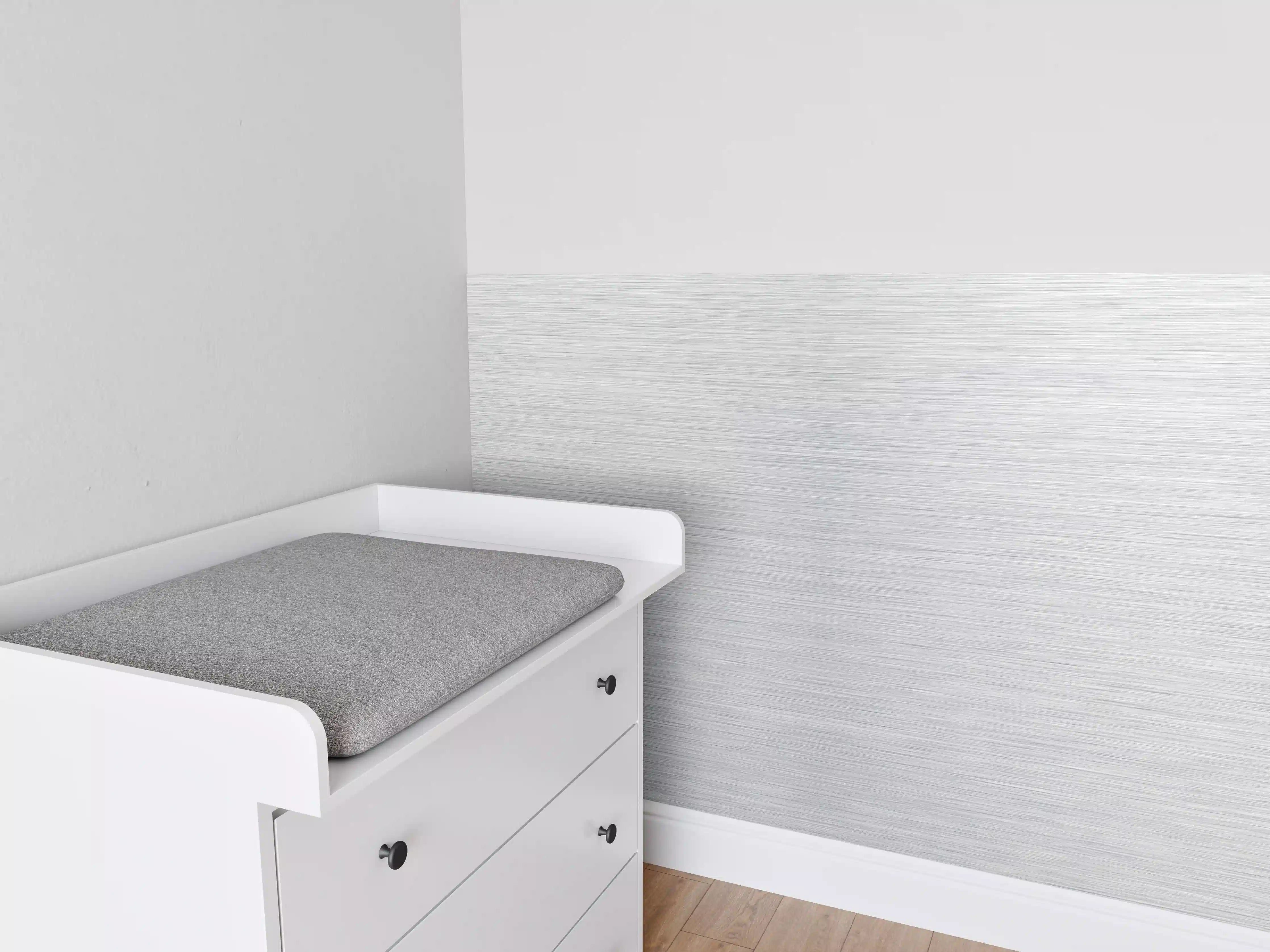Babyzimmer Wandgestaltung - Moderne Metalltextur in Silberoptik