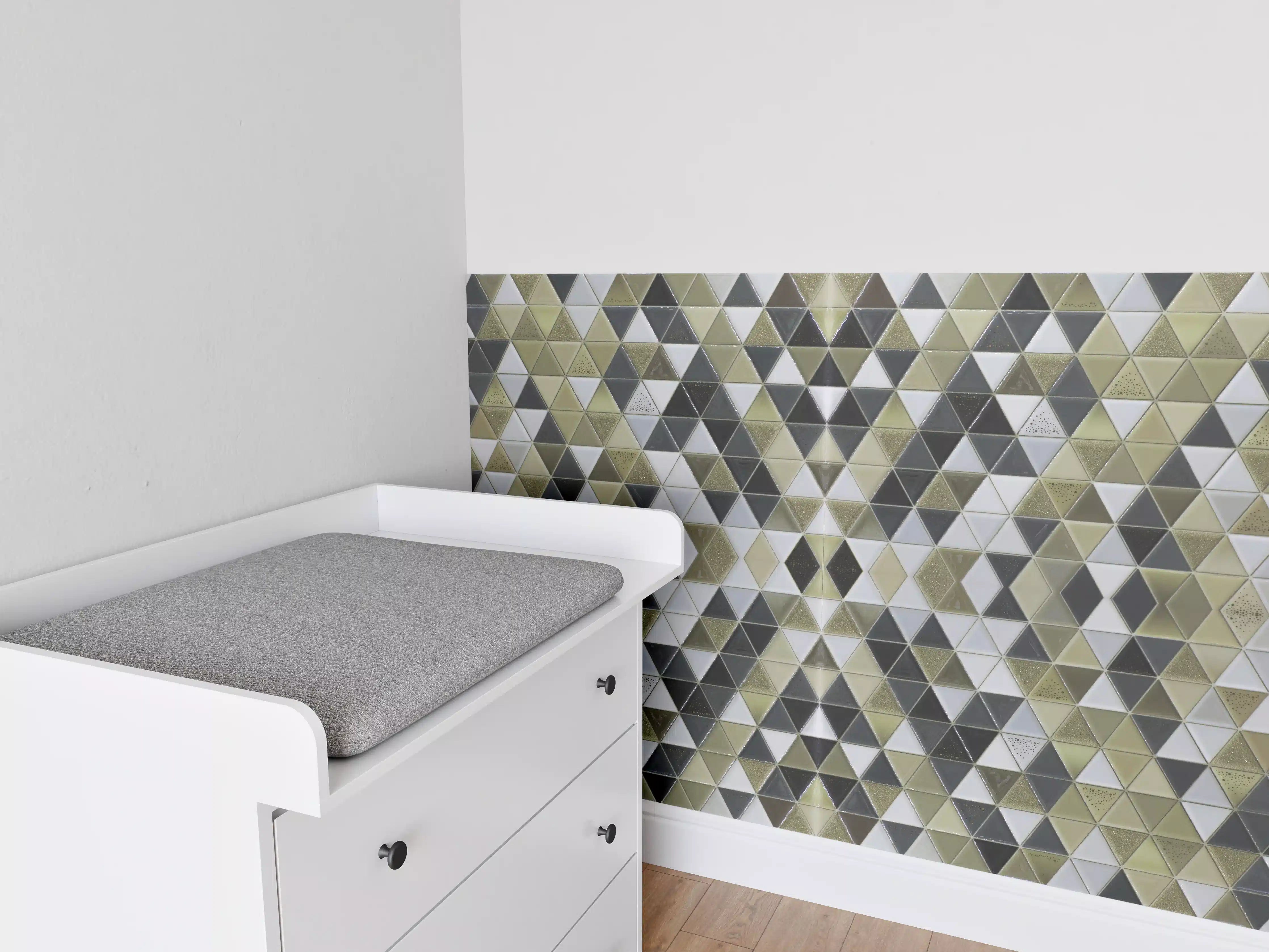 Babyzimmer Wandgestaltung - Moderne Mosaikfliesen in Grau-Grüntönen